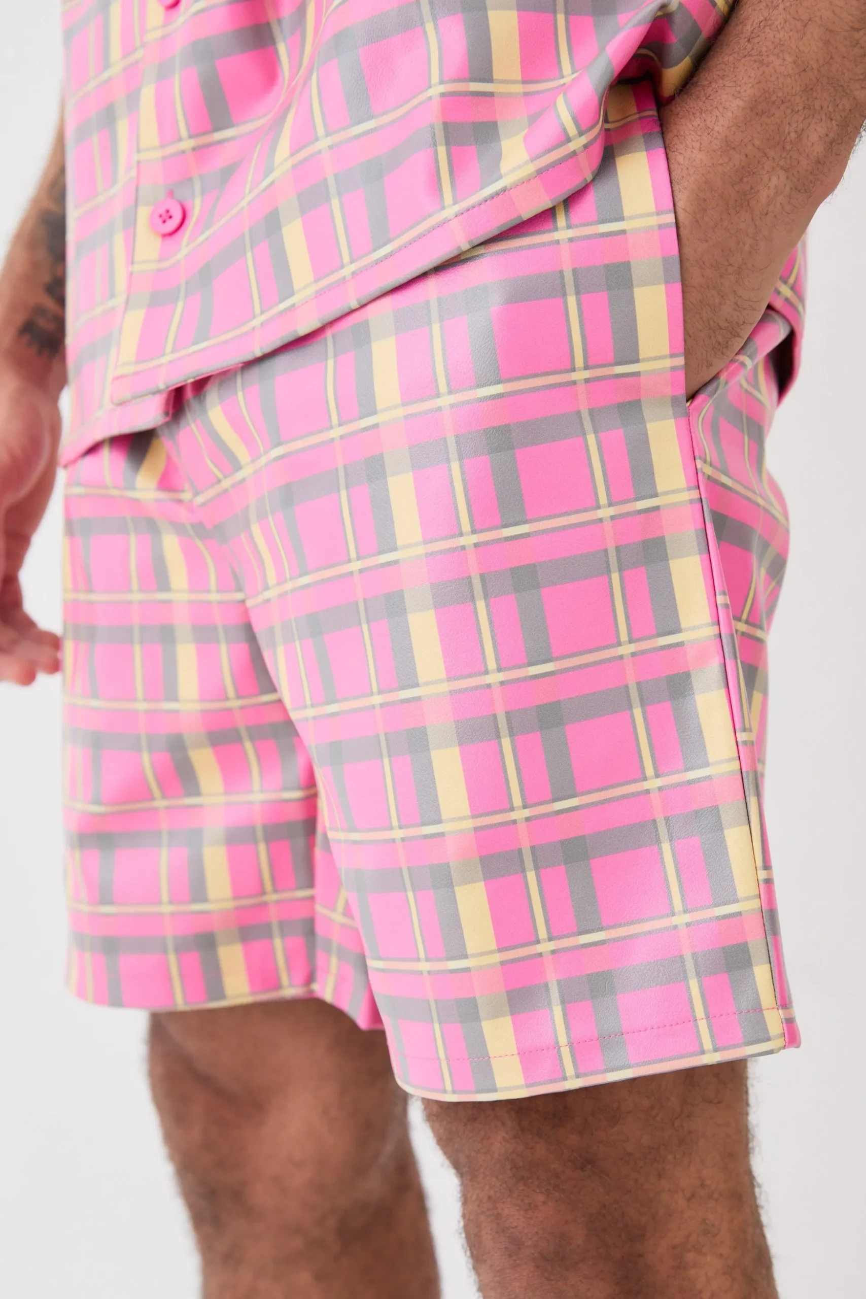Elastic Waist Check Pu Relaxed Short | BoohooMAN UK