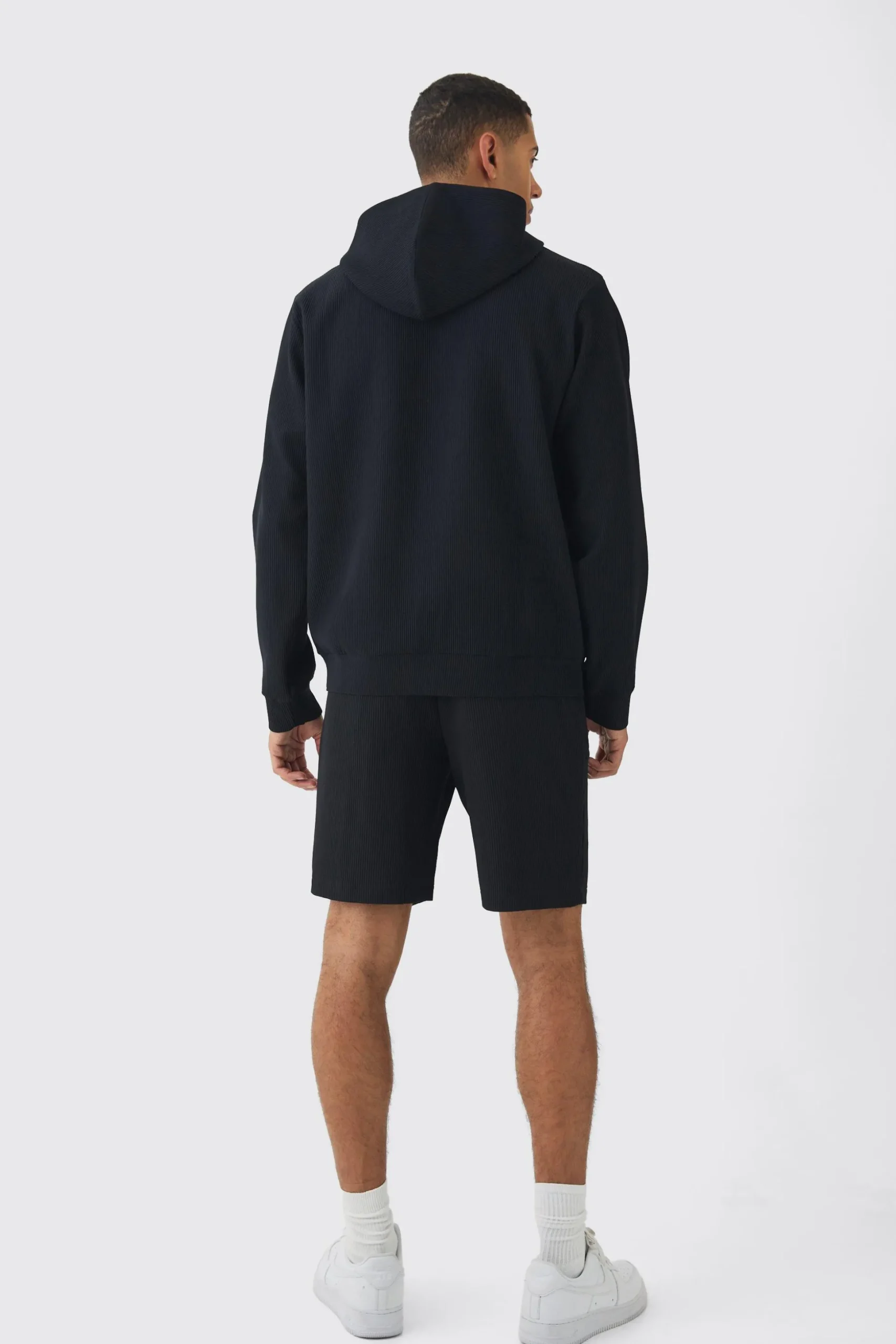 Elasticated Waist Contrast Drawcord Pleated Short | BoohooMAN UK