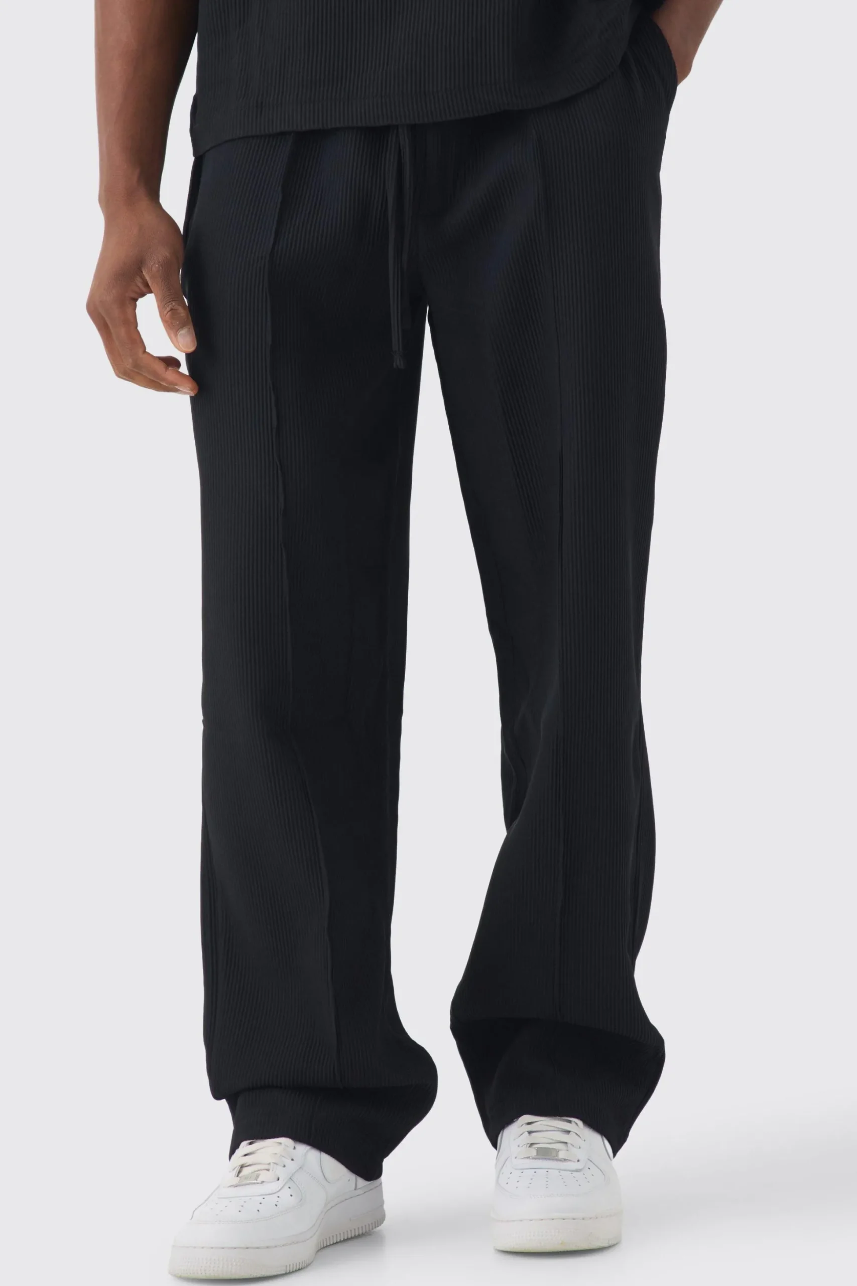 Elasticated Waist Relaxed Fit Pleated Trouser | BoohooMAN UK