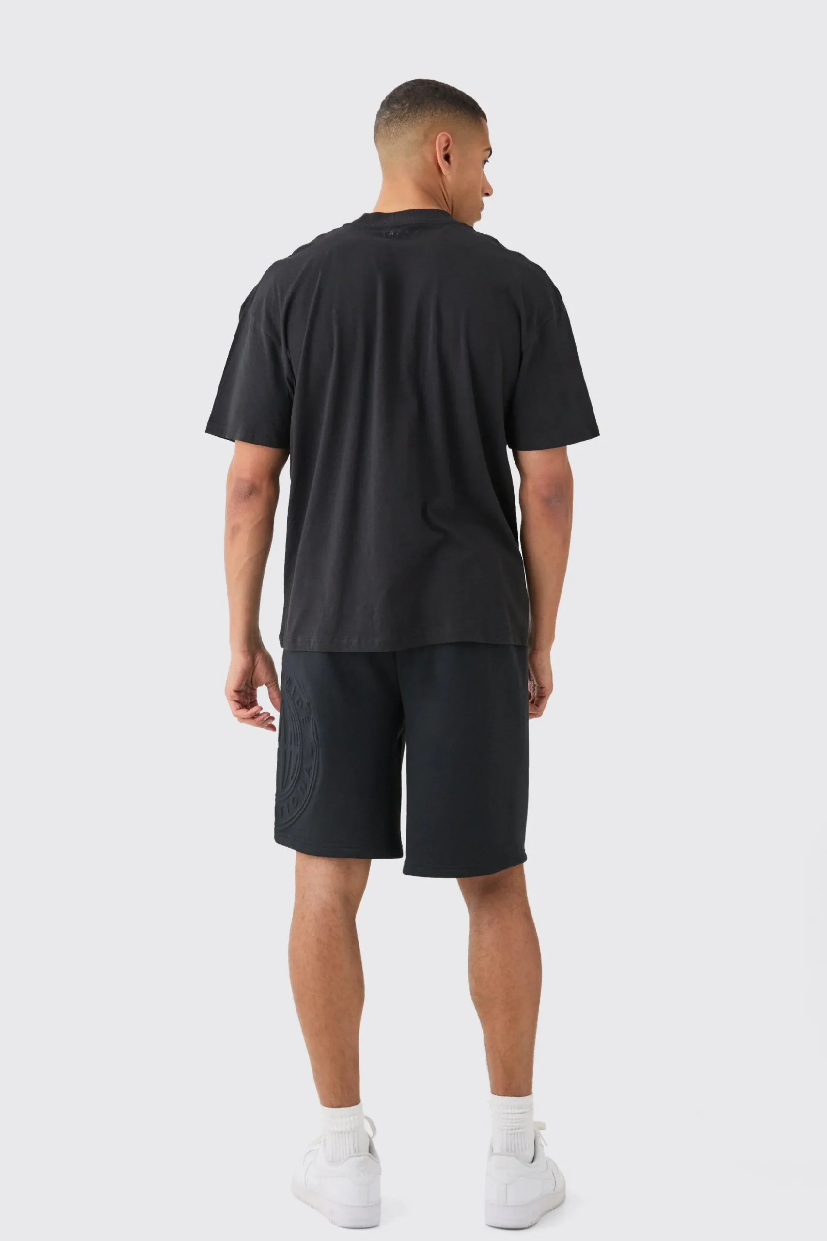 Extended Neck Dove Graphic T-shirt | BoohooMAN UK