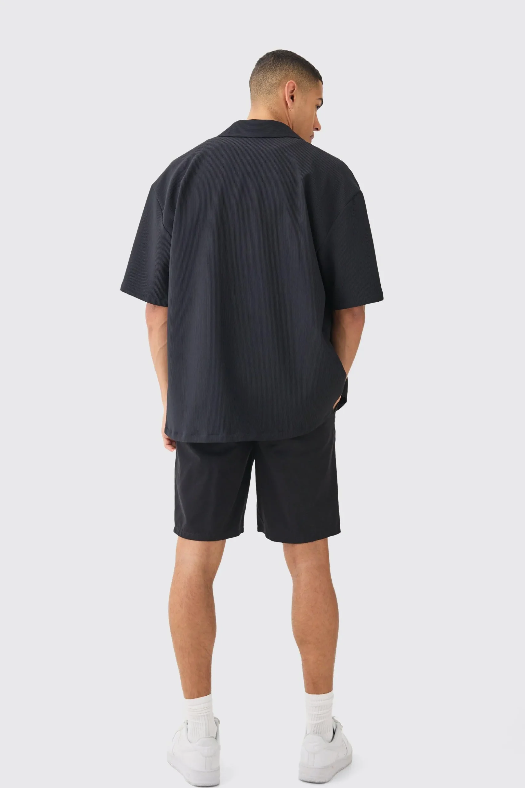 Fixed Waist Black Relaxed Fit Shorts | BoohooMAN UK