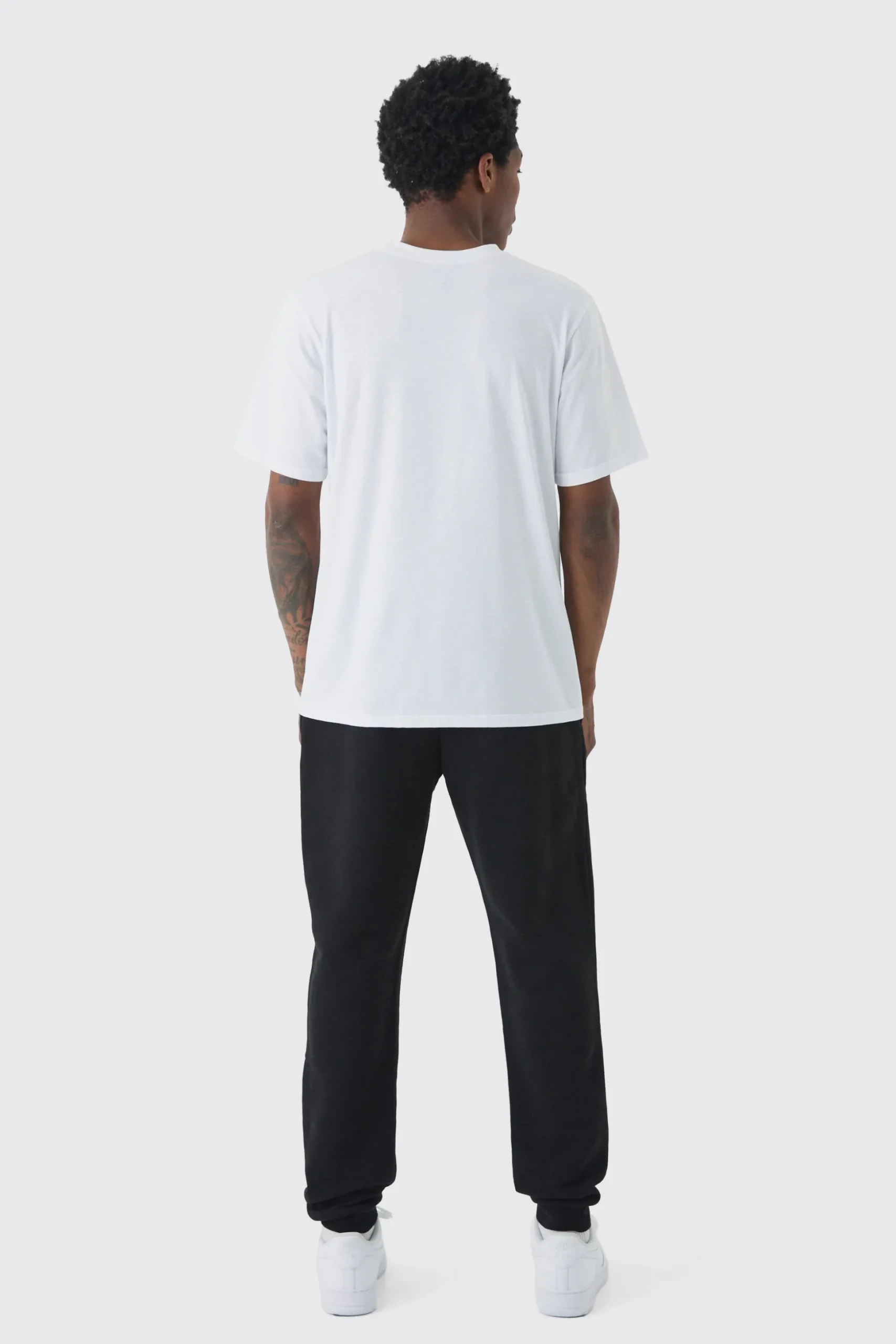 330GSM Man Signature Regular Fit Jogger | BoohooMAN UK