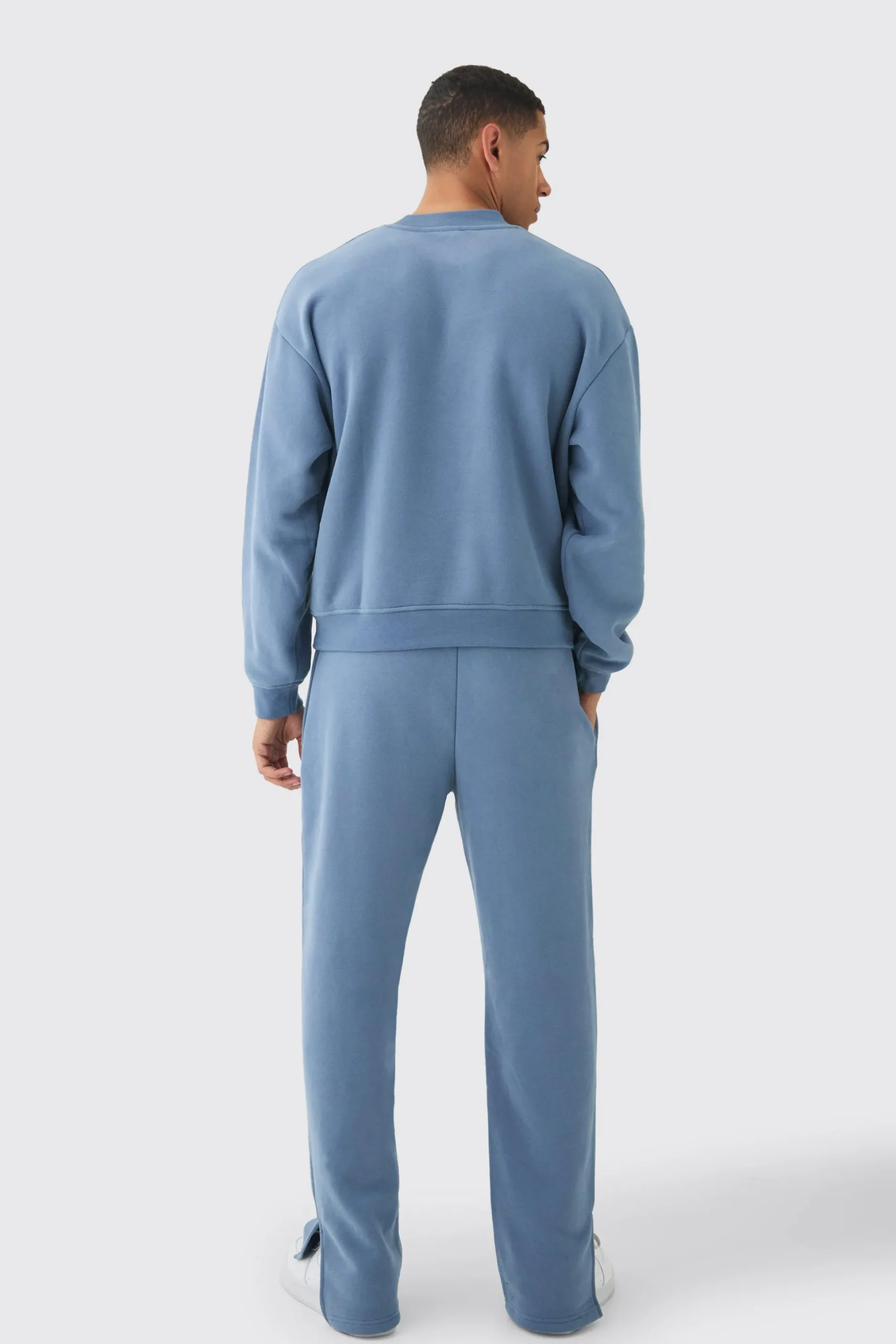 330GSM Regular Fit Split Hem Jogger With Woven Badge | BoohooMAN UK