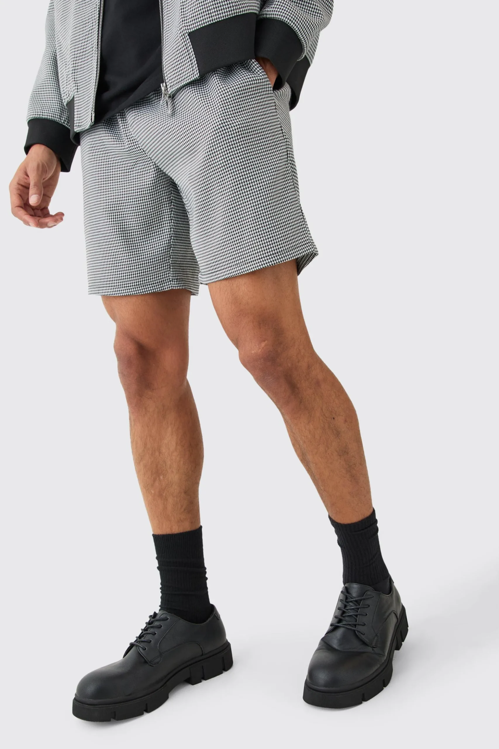 Houndstooth Checked Elasticated Waist Shorts | BoohooMAN UK