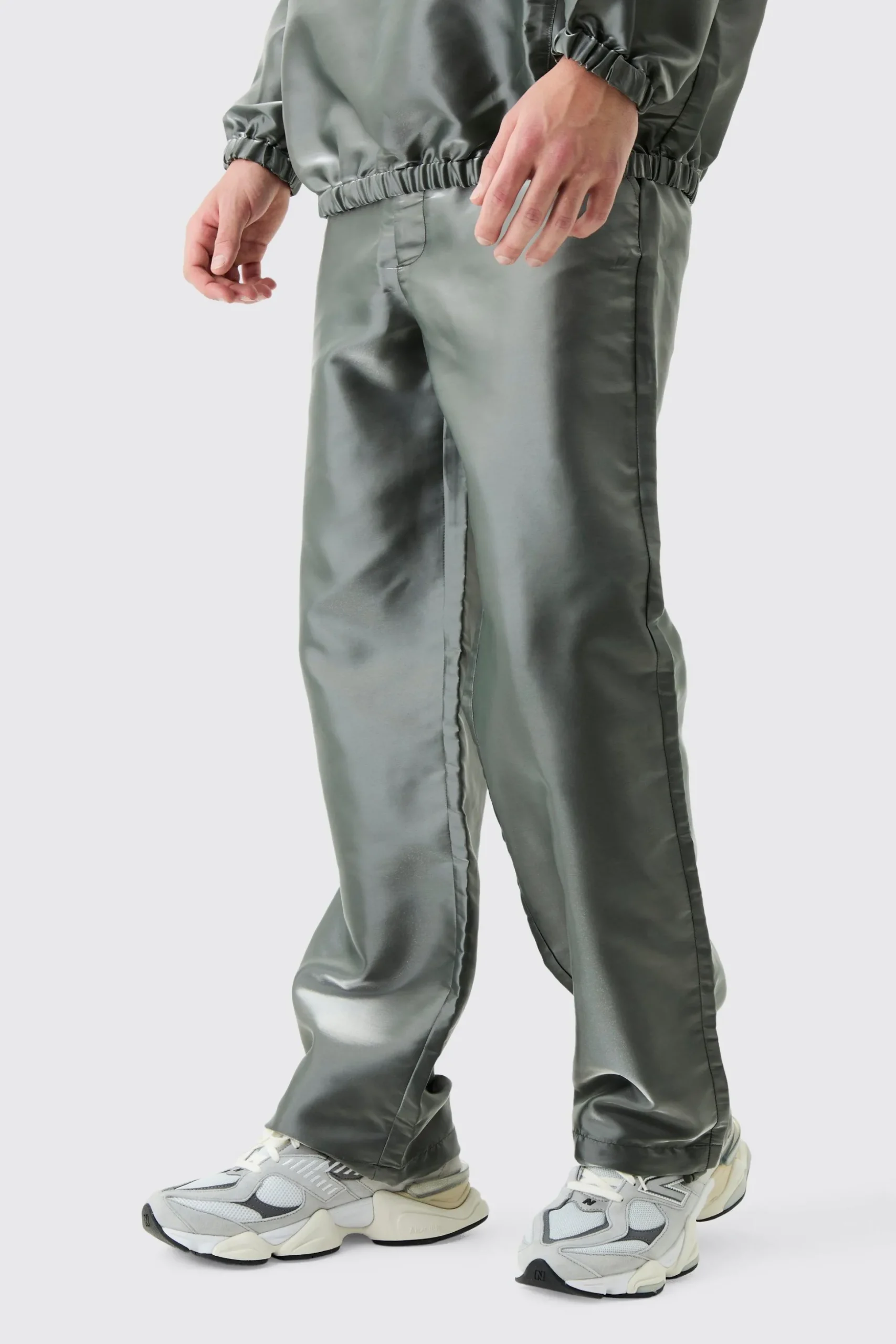 Liquid Metallic Nylon Relaxed Parachute Trousers | BoohooMAN UK