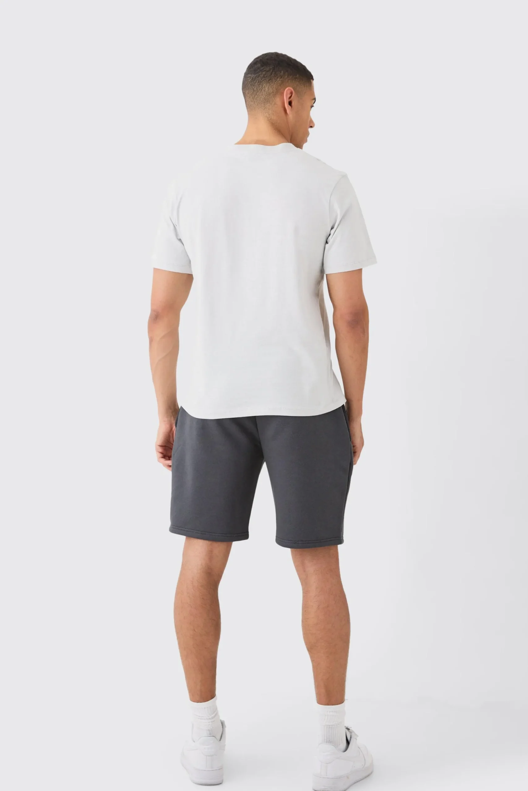 Loose Fit Mid Length Basic Shorts | BoohooMAN UK