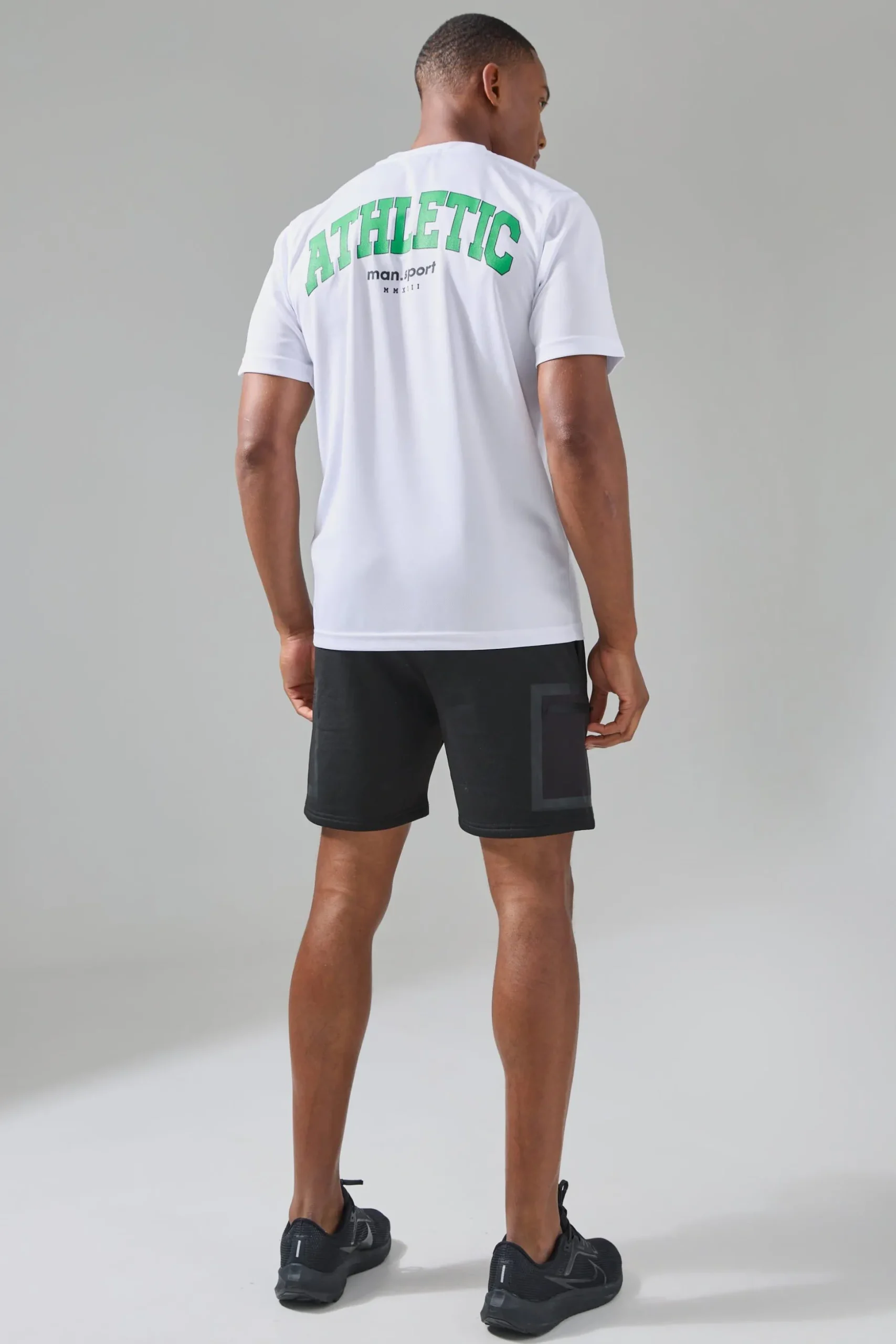 Man Active Athletic Performance Reg Fit T-shirt | BoohooMAN UK