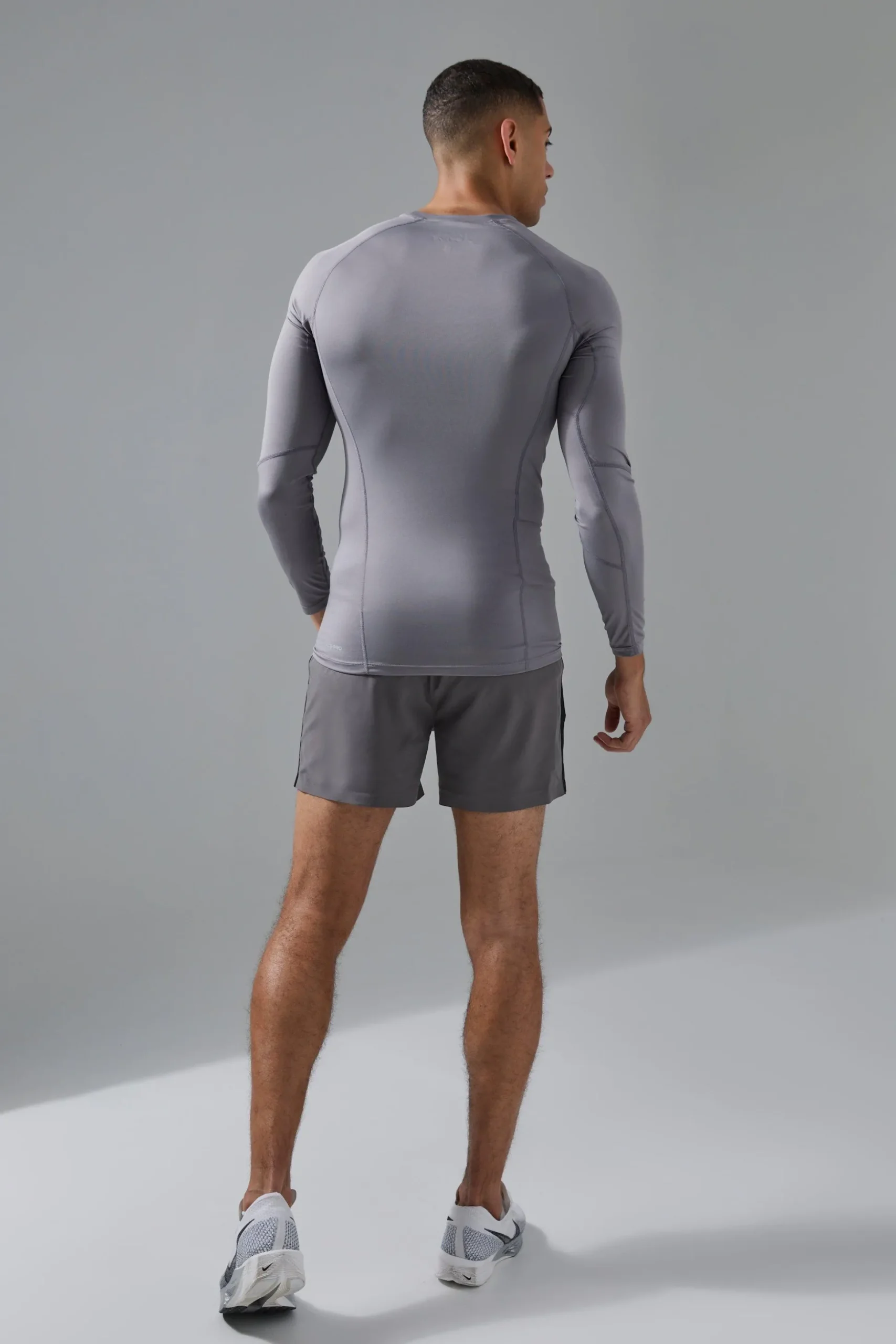 Man Active Base Layer Long Sleeve T-shirt | BoohooMAN UK