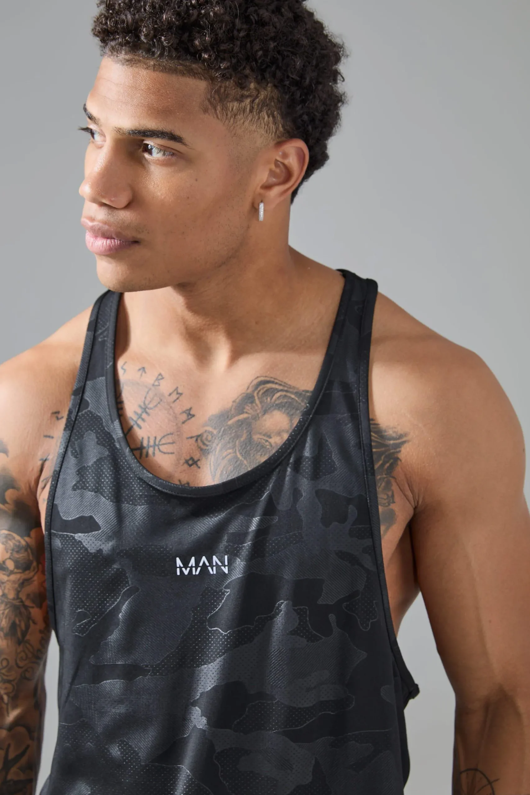 Man Active Camo Performance Stringer Vest | BoohooMAN UK