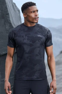 Man Active Camo Raglan Performance T-shirt | BoohooMAN UK