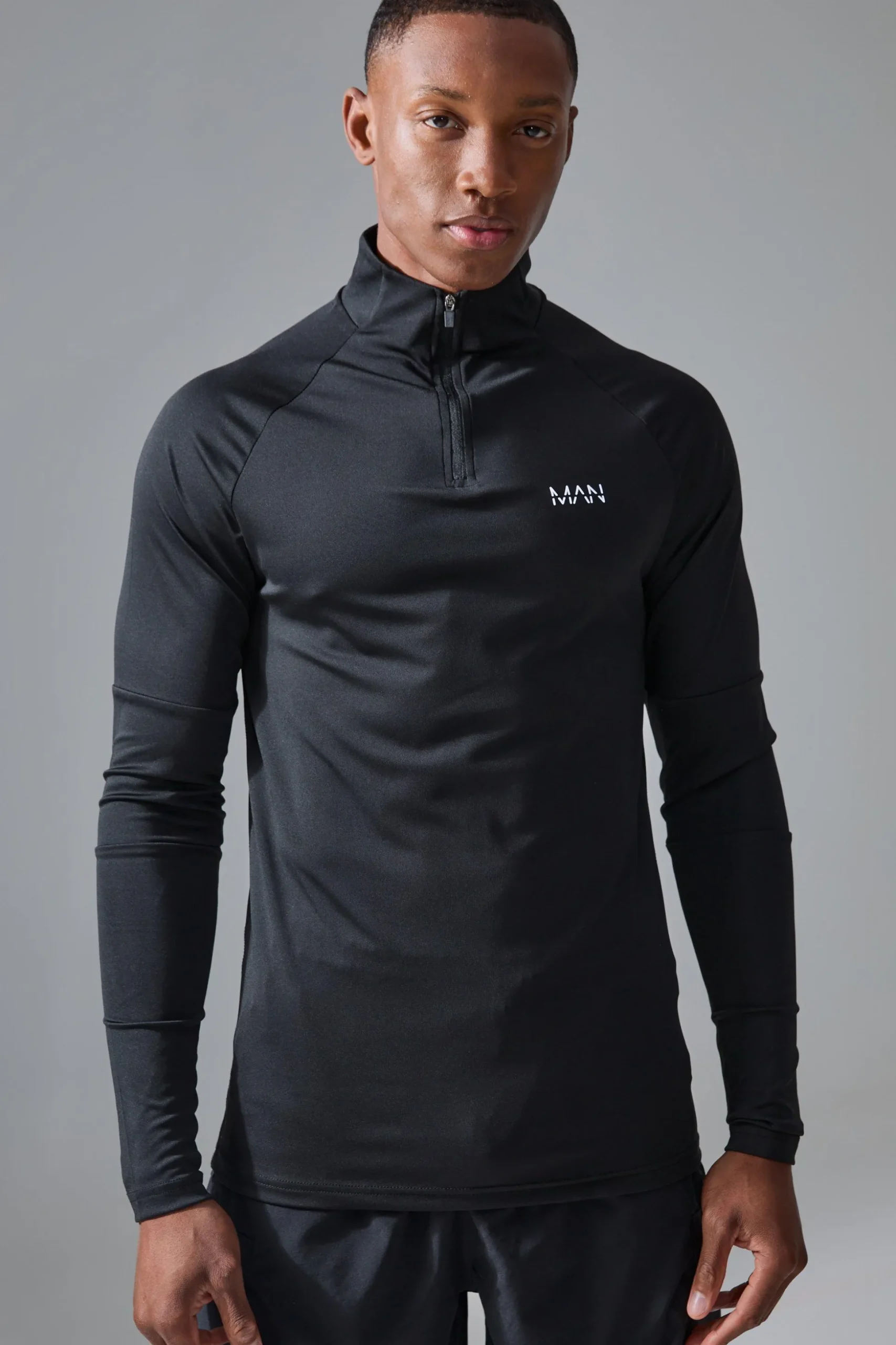 Man Active Golf Raglan Muscle Fit 1/4 Zip | BoohooMAN UK