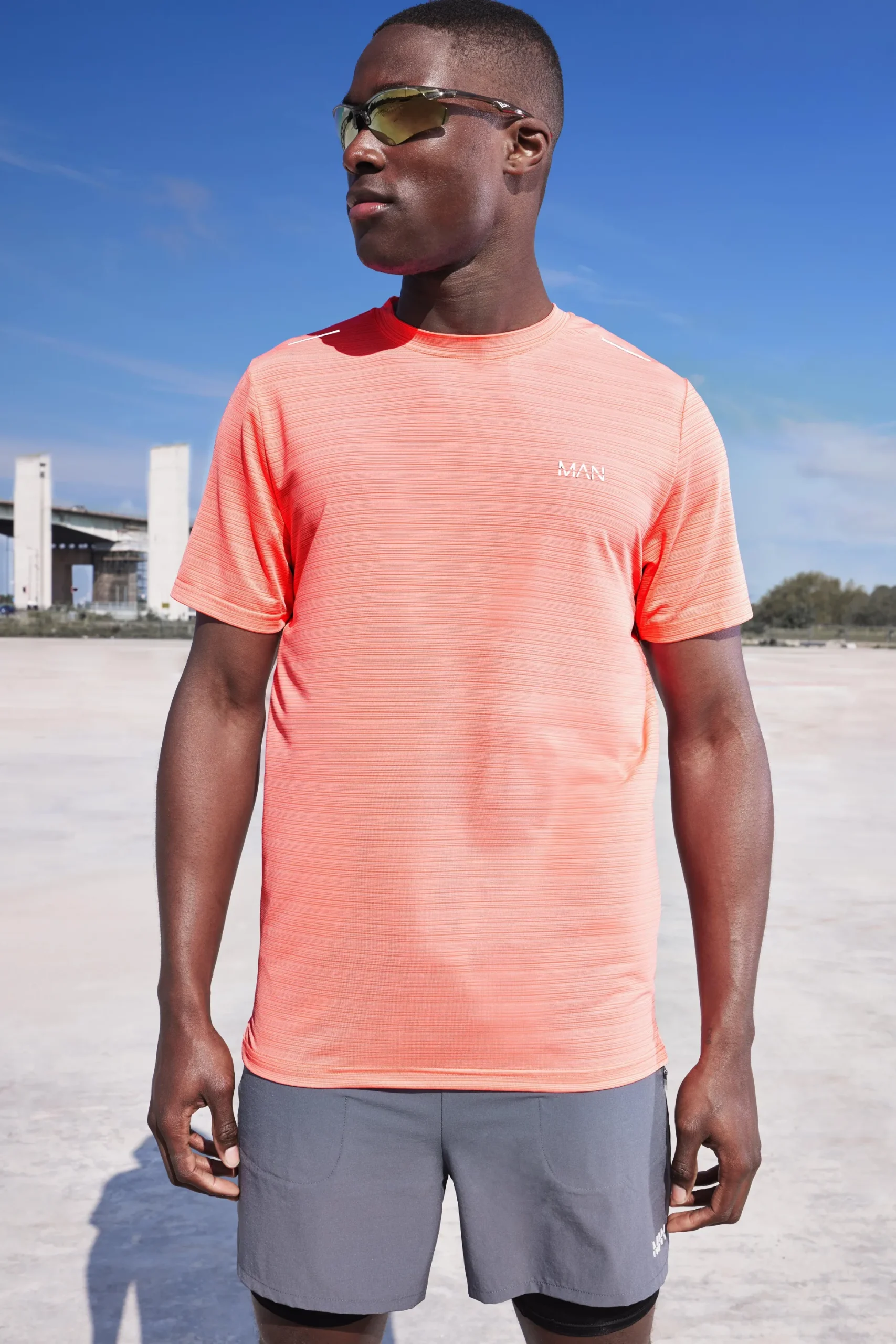 Man Active Lightweight Performance Regular Fit T-shirt | BoohooMAN UK