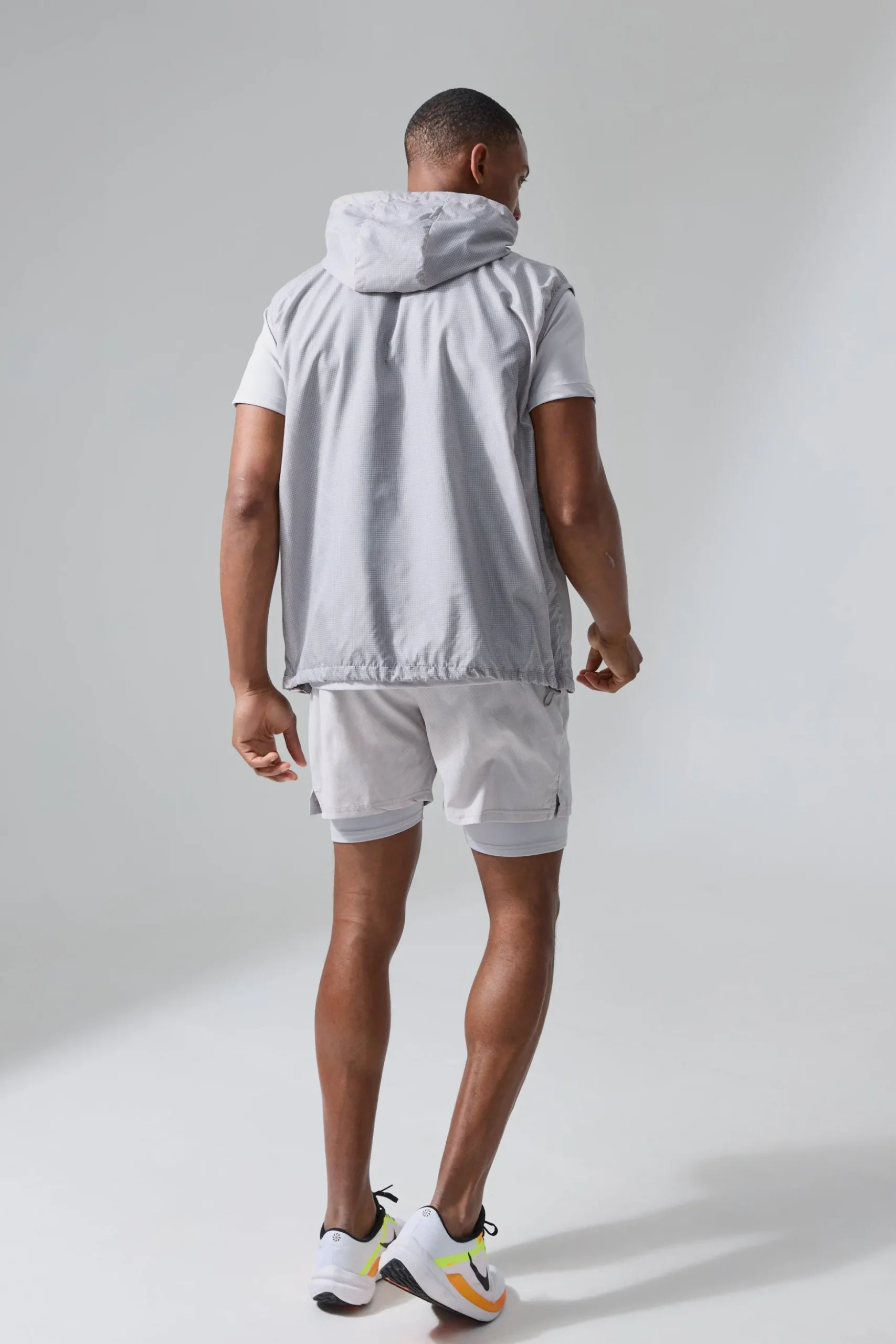 Man Active Mesh Lined Hooded Regular Fit Gilet | BoohooMAN UK