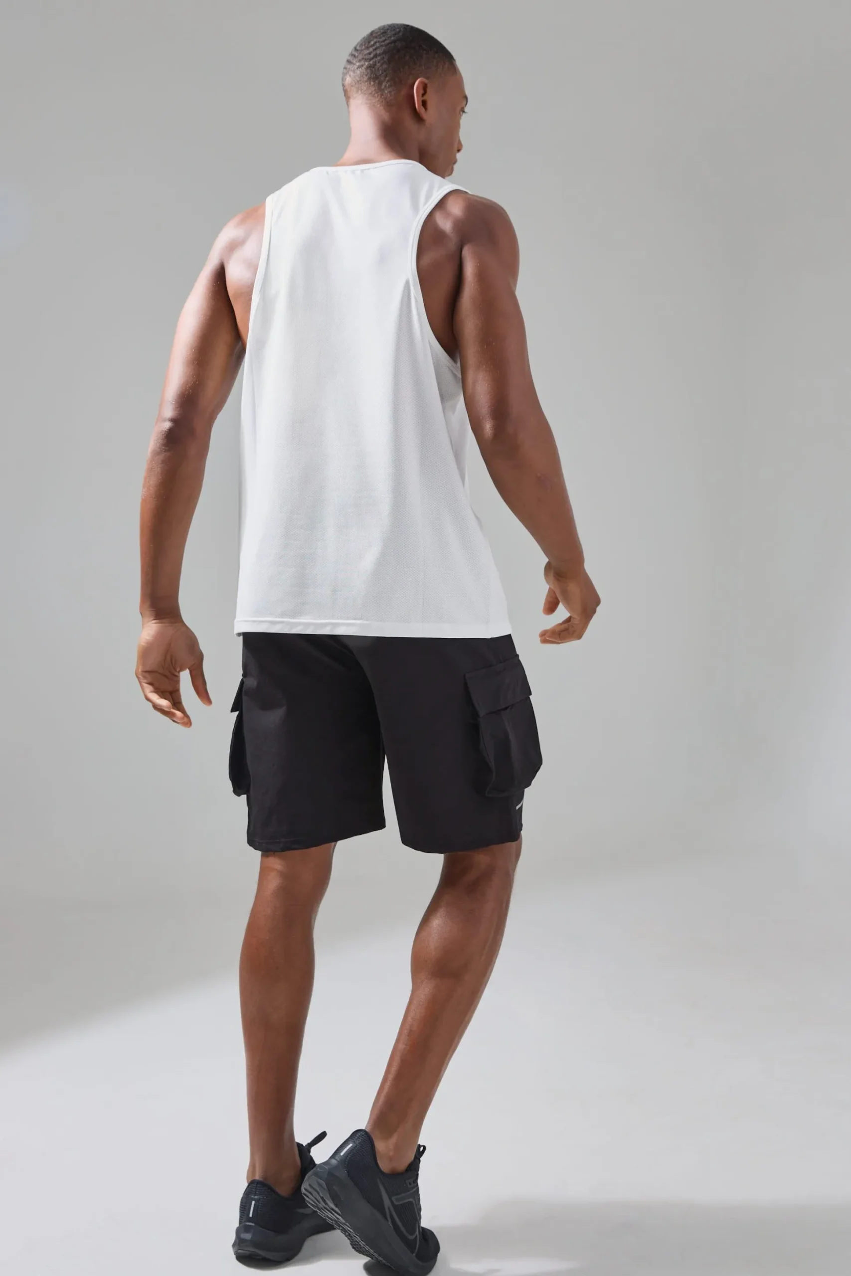 Man Active Mesh Panelled Reg Fit Vest | BoohooMAN UK