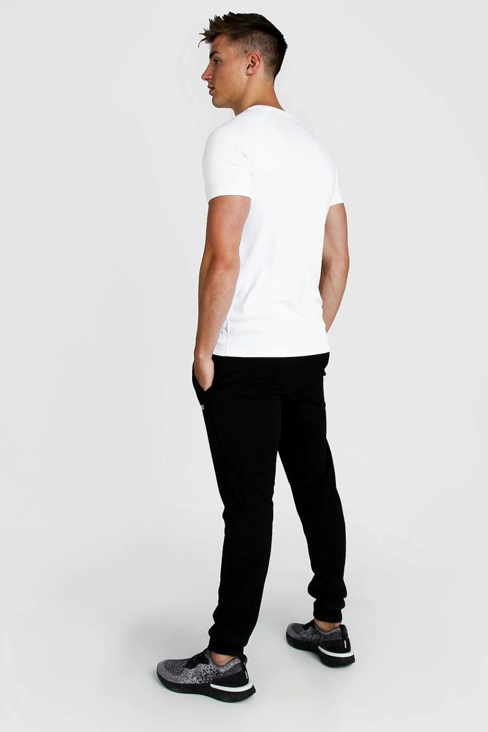 Man Active Muscle Fit Raglan T-Shirt | BoohooMAN UK
