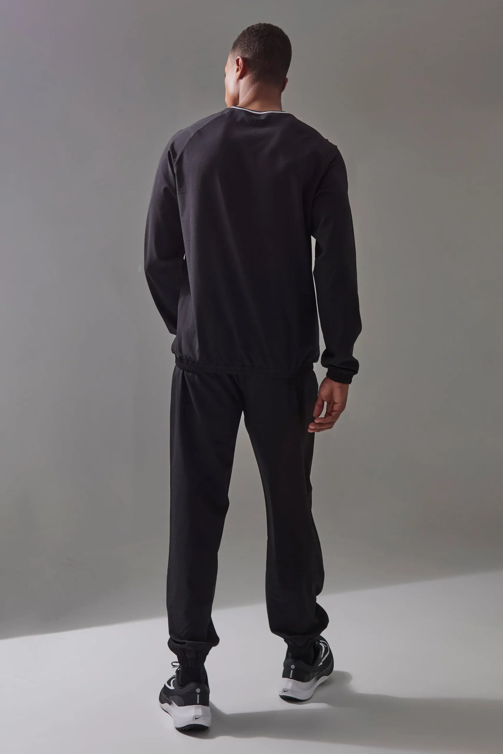 Man Active Pro Sweatshirt And Cuffed Jogger Tracksuit | BoohooMAN UK