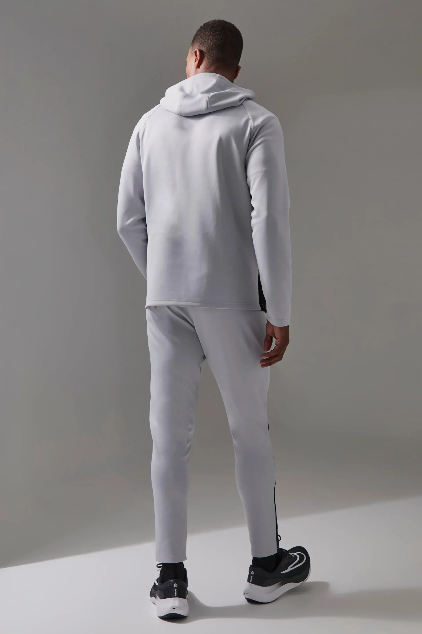 Man Active Pro Tapered Skinny Fit Jogger | BoohooMAN UK