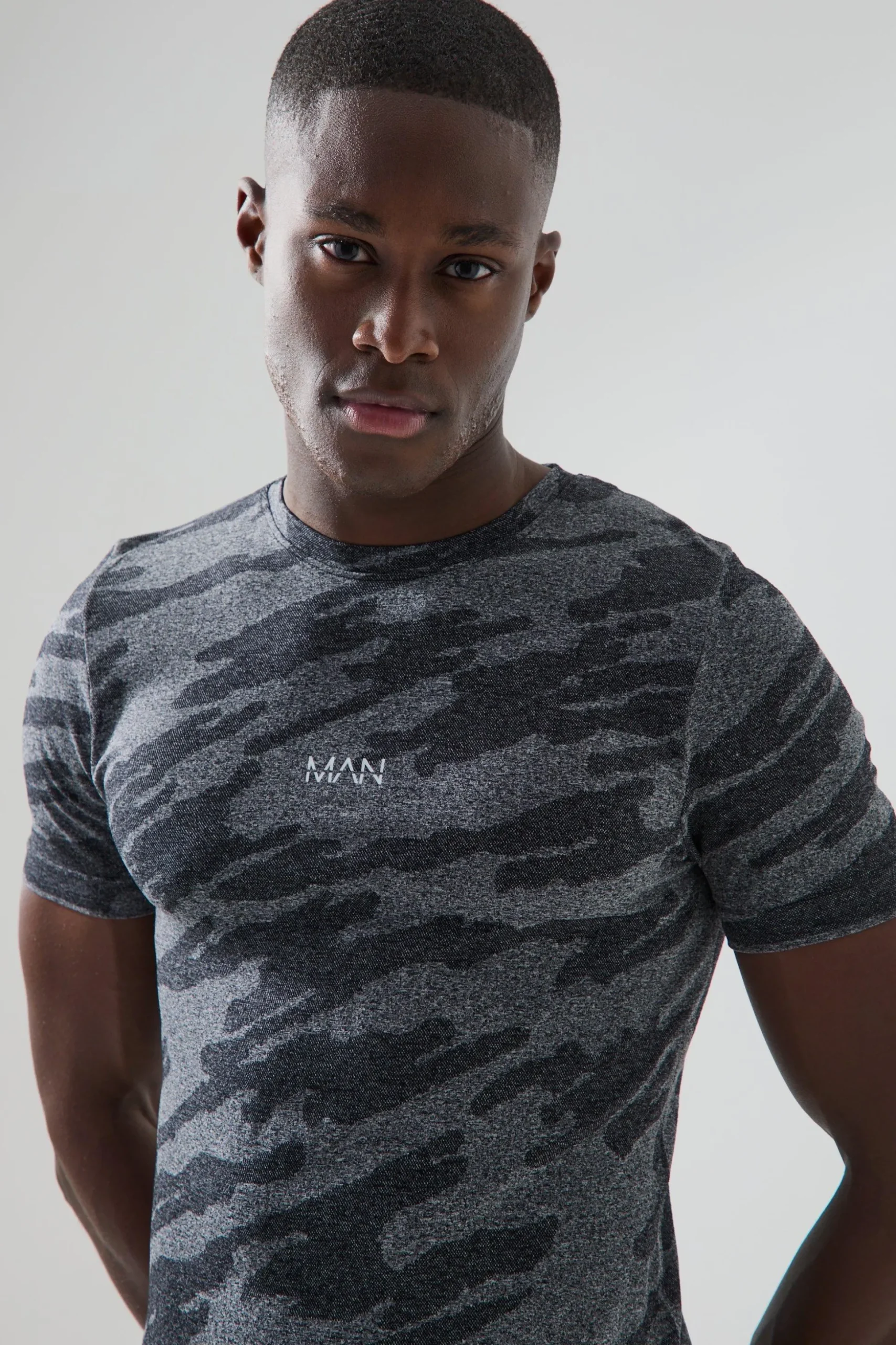 Man Active Seamless Camo Muscle Fit T-shirt | BoohooMAN UK