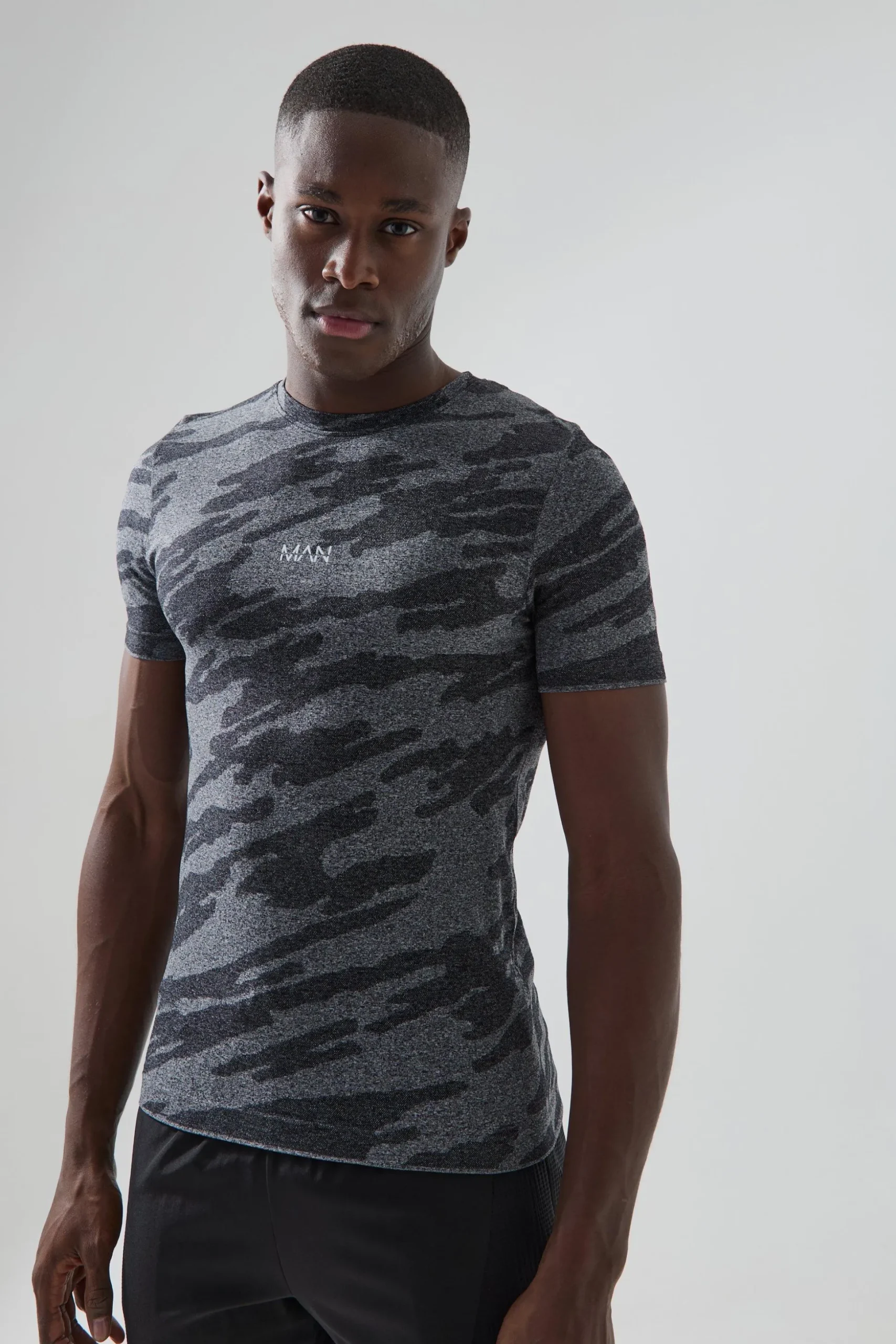Man Active Seamless Camo Muscle Fit T-shirt | BoohooMAN UK