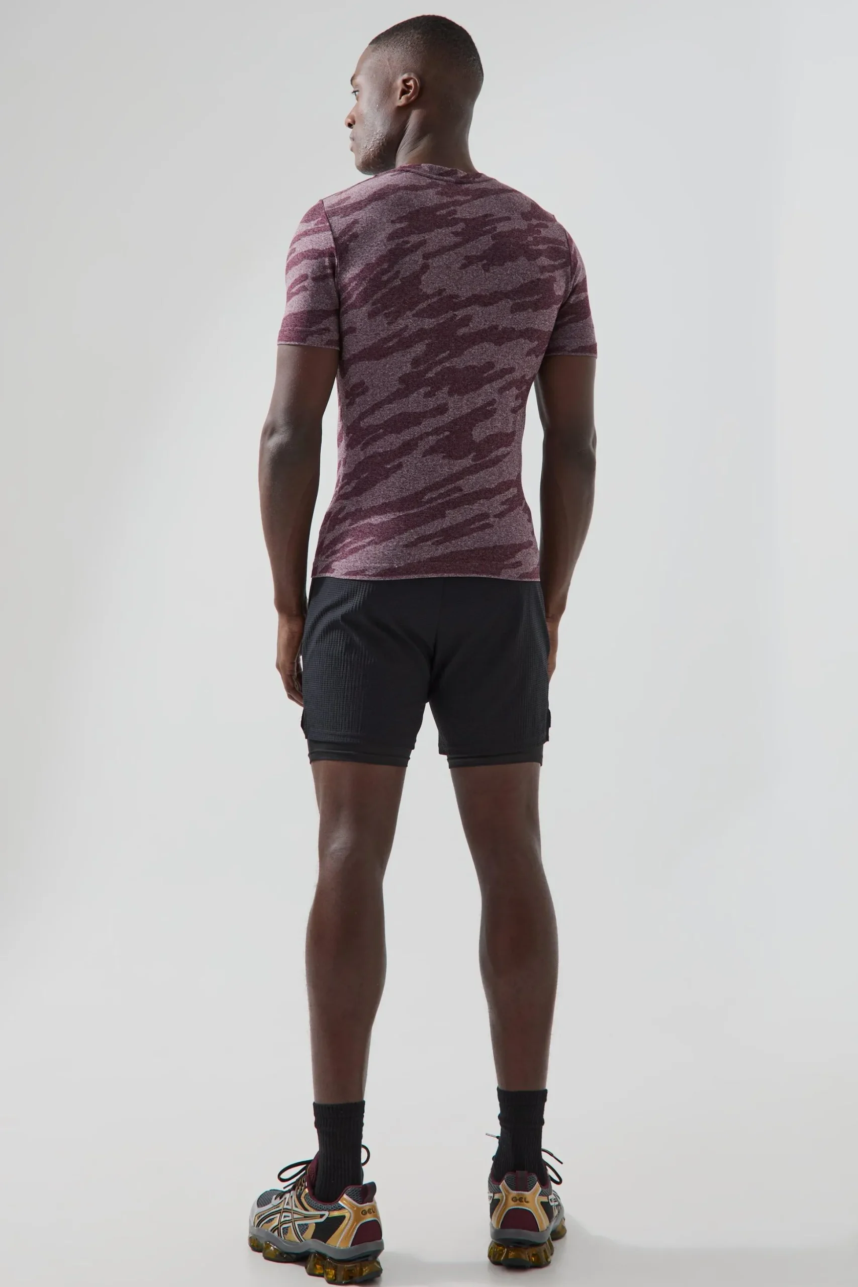 Man Active Seamless Camo T-shirt | BoohooMAN UK