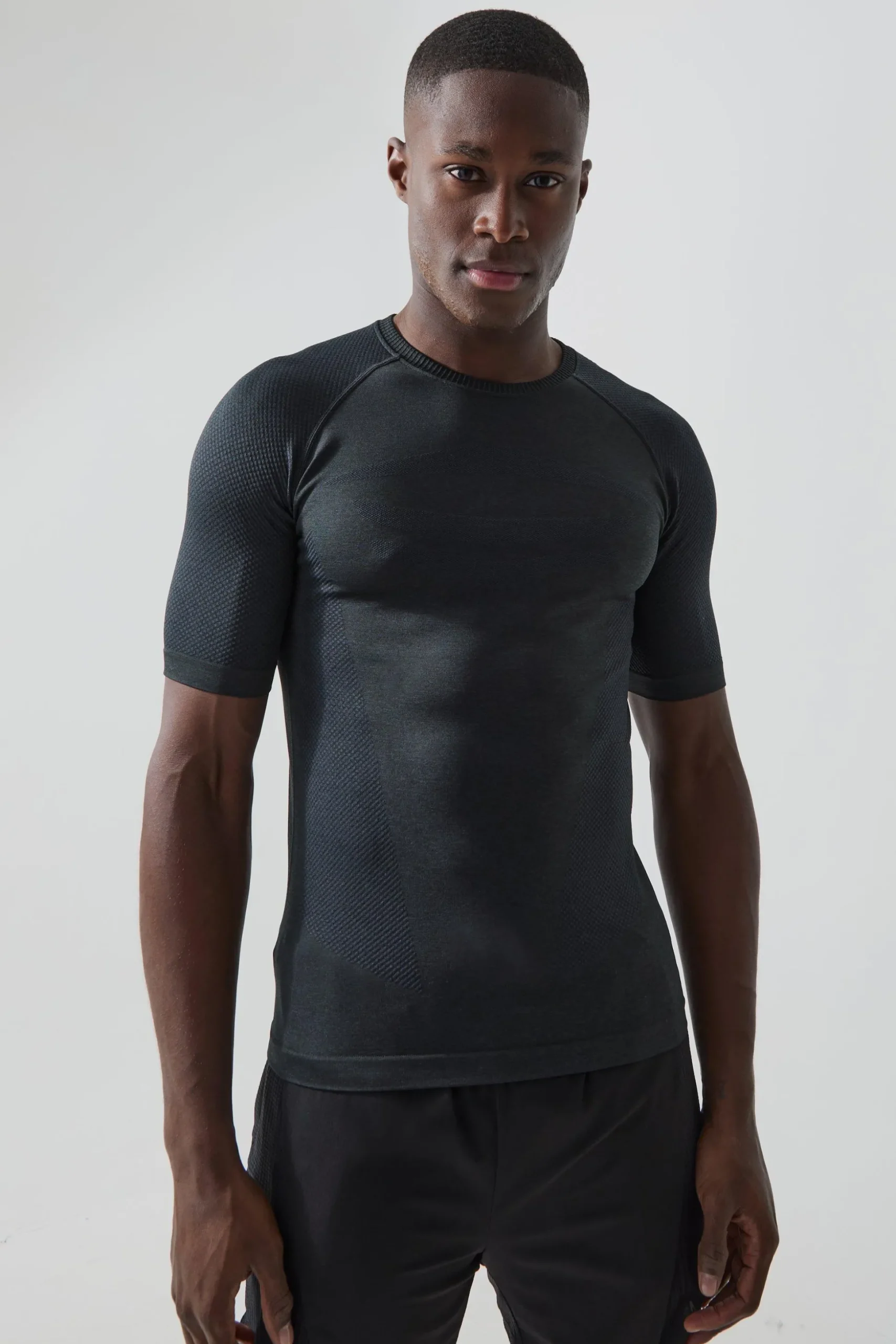 Man Active Seamless Muscle Fit T-shirt | BoohooMAN UK