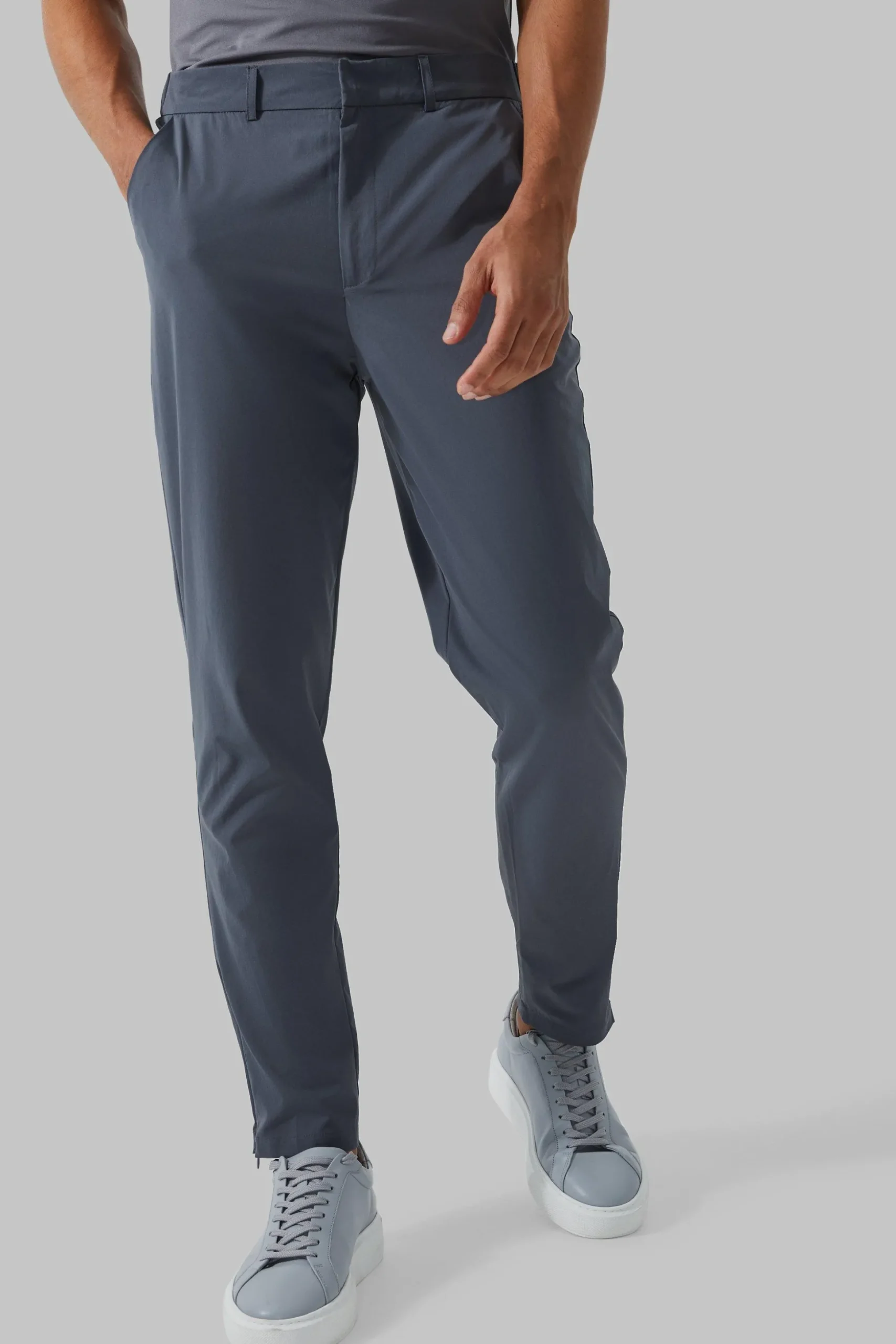 Man Active Stretch Tapered Golf Trousers | BoohooMAN UK