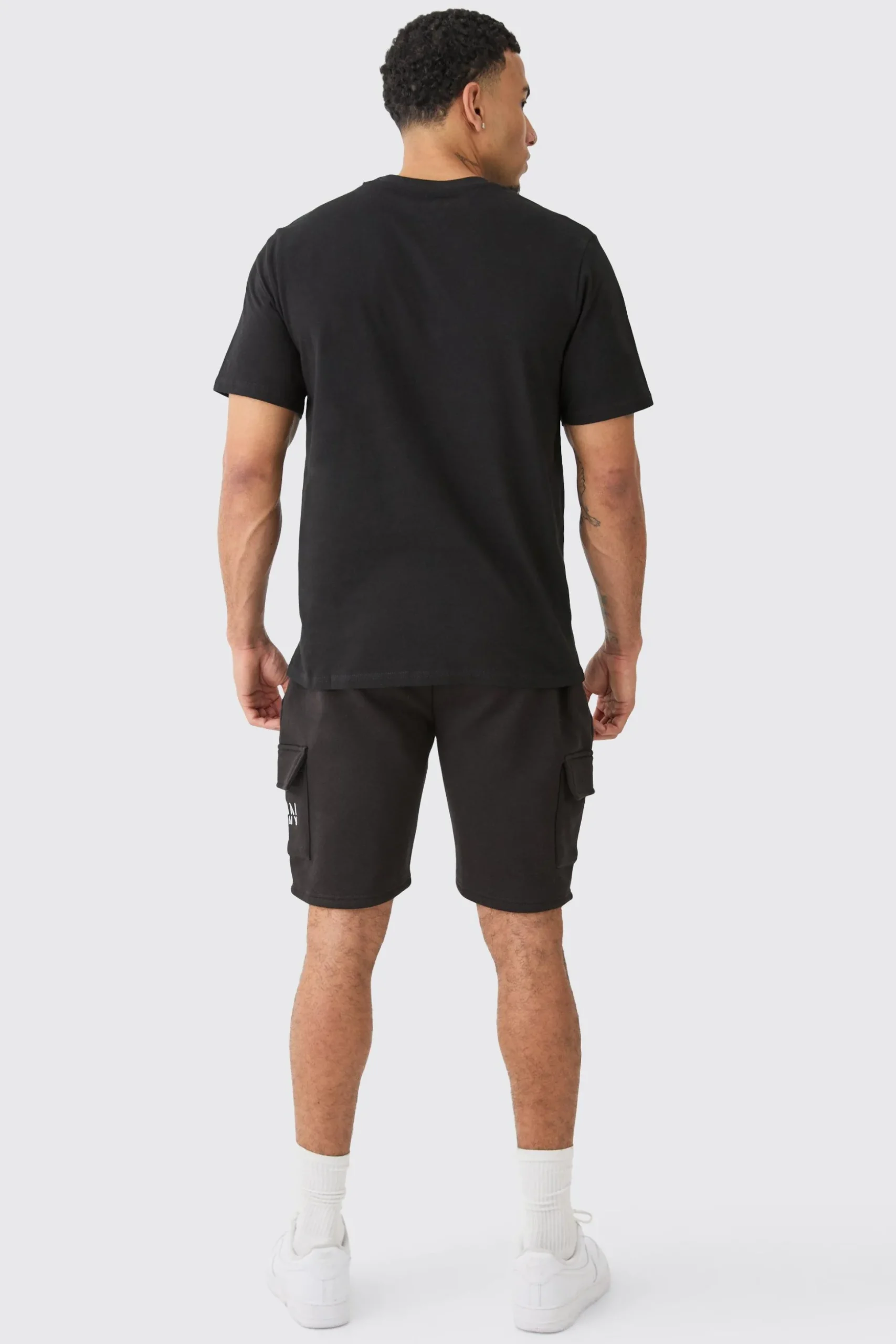 Man Dash Loose Fit Mid Length Cargo Short | BoohooMAN UK