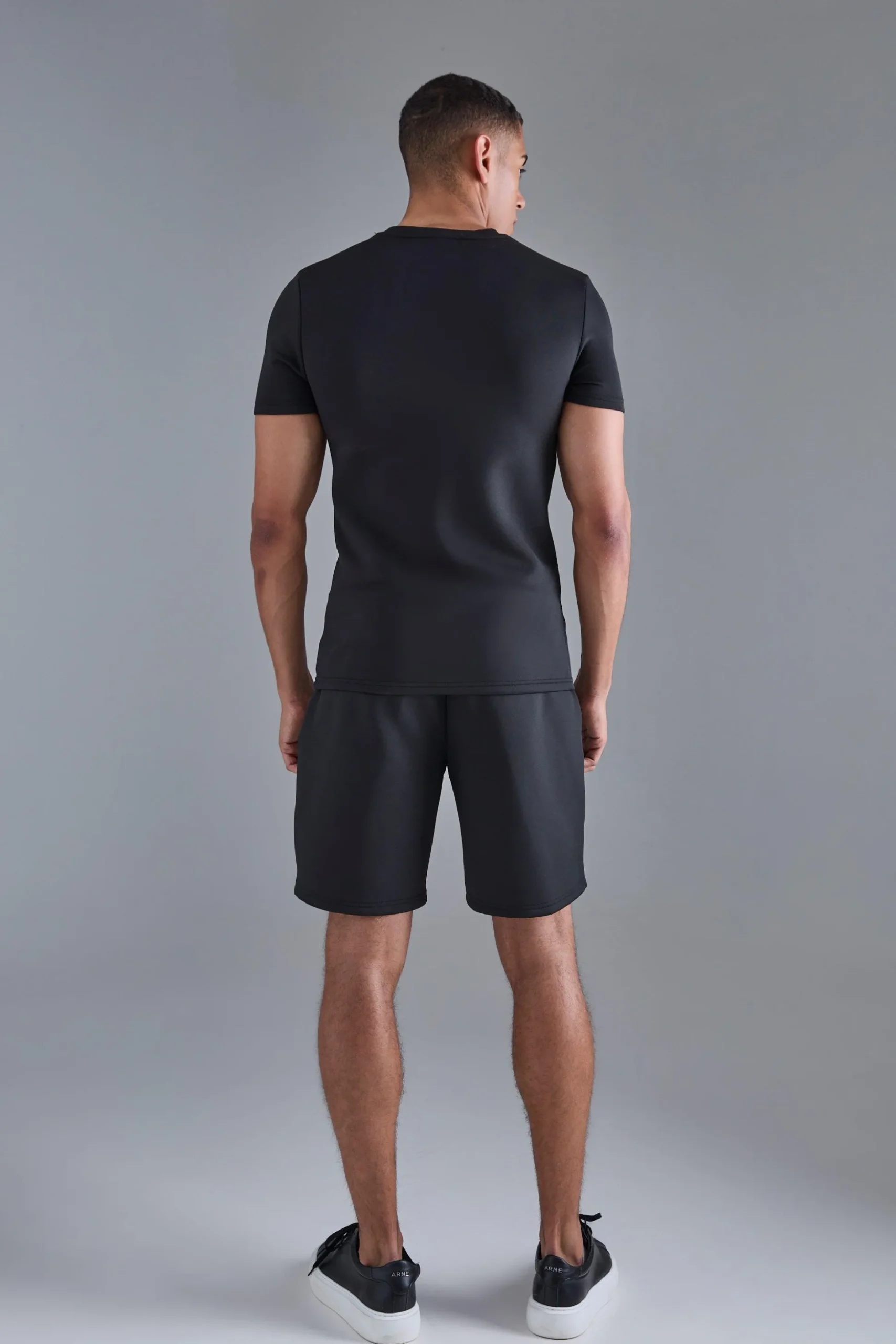 Man Muscle Fit Scuba T-shirt | BoohooMAN UK