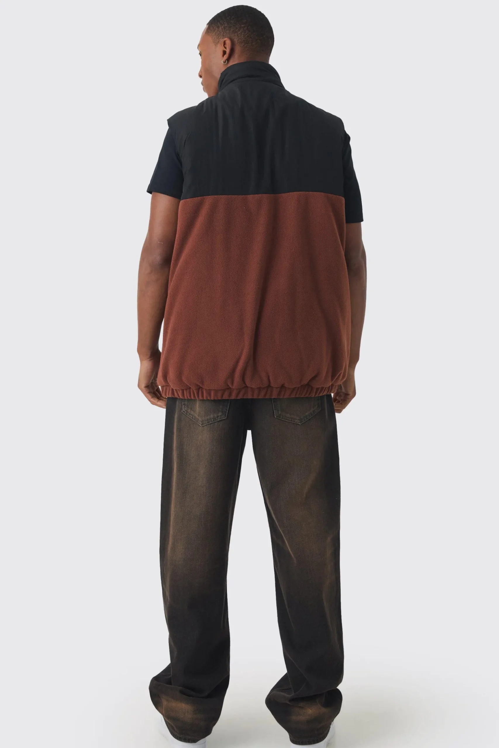 Man Tab Boxy Colour Block Fleece Gilet In Brown | BoohooMAN UK