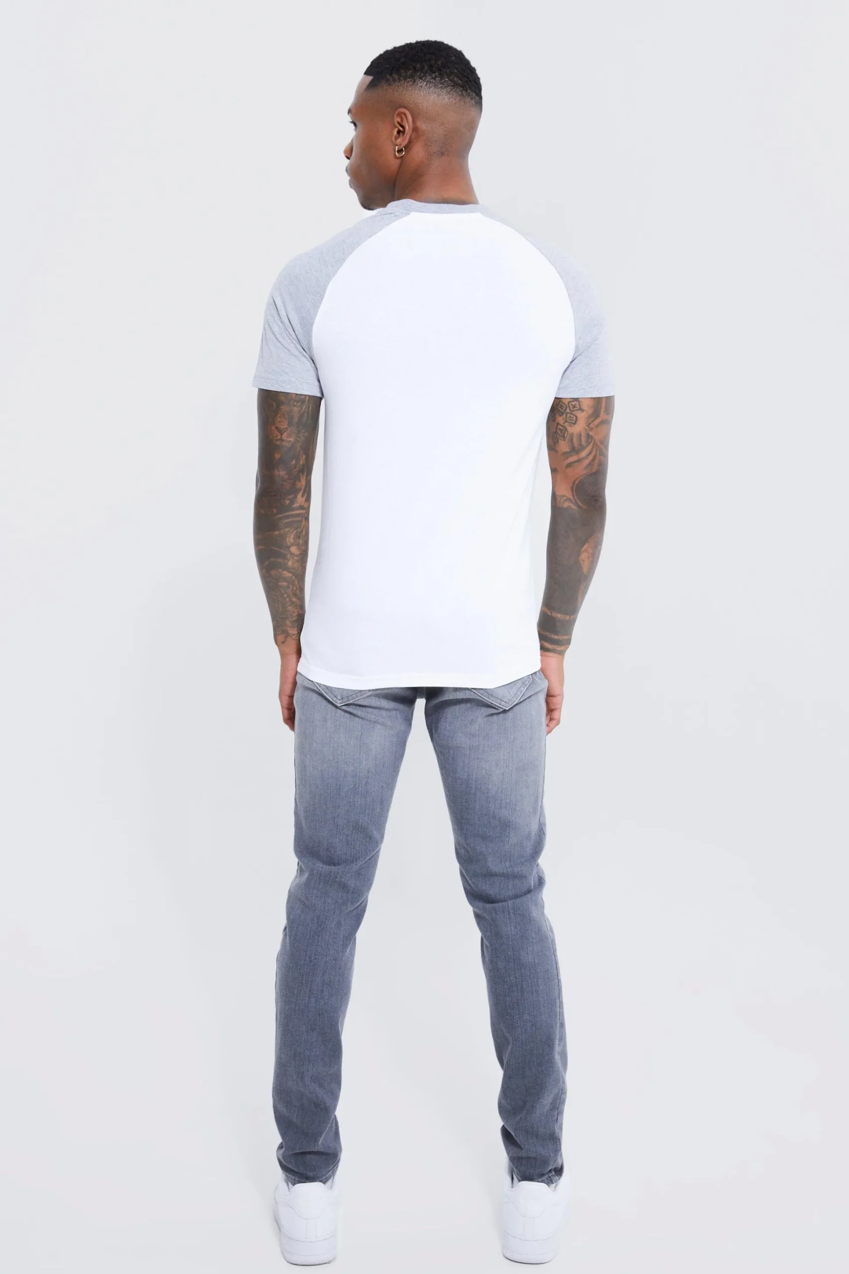 Muscle Fit Man Signature Raglan T-shirt | BoohooMAN UK