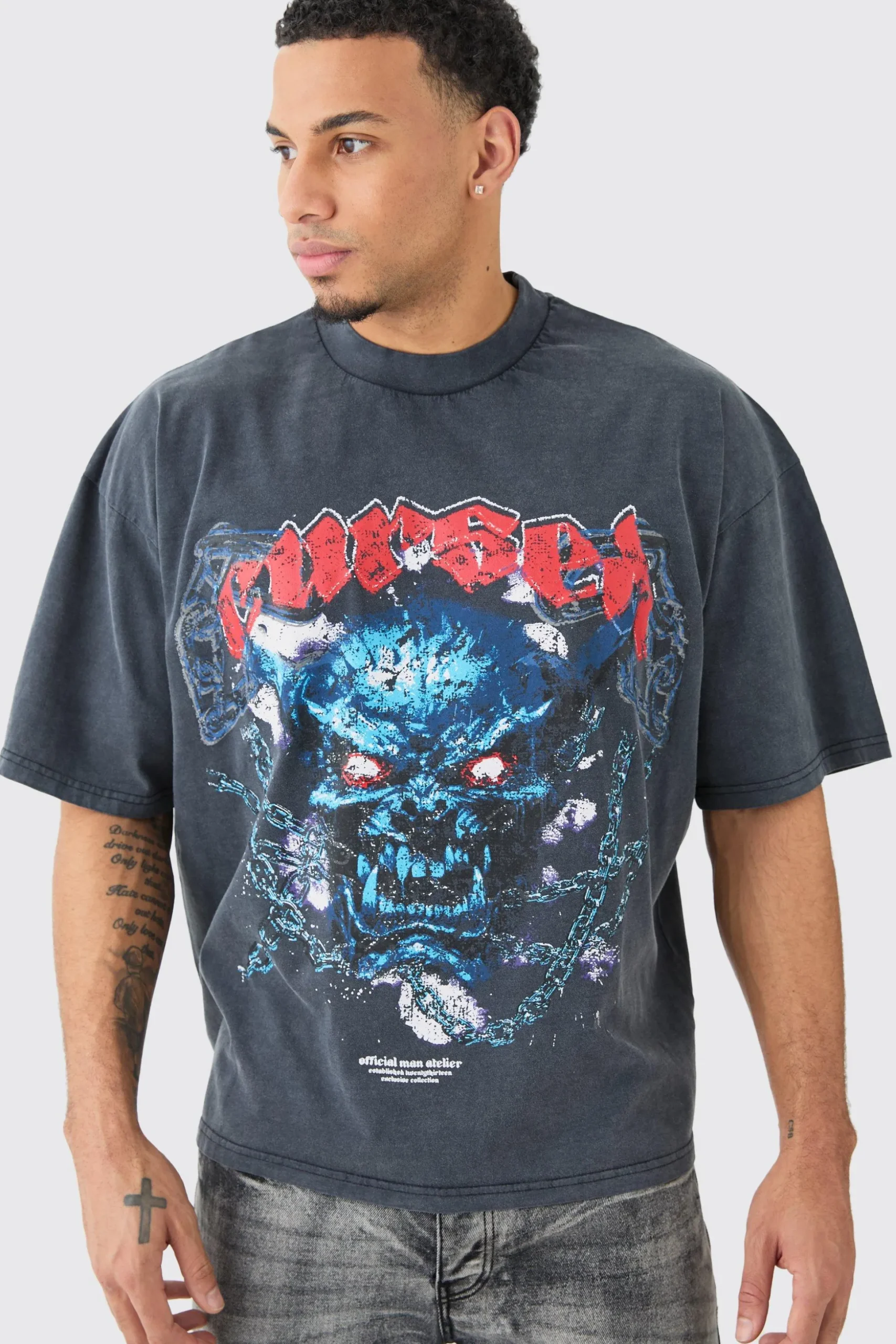Oversized Boxy Acid Wash Heavyweight T-shirt | BoohooMAN UK