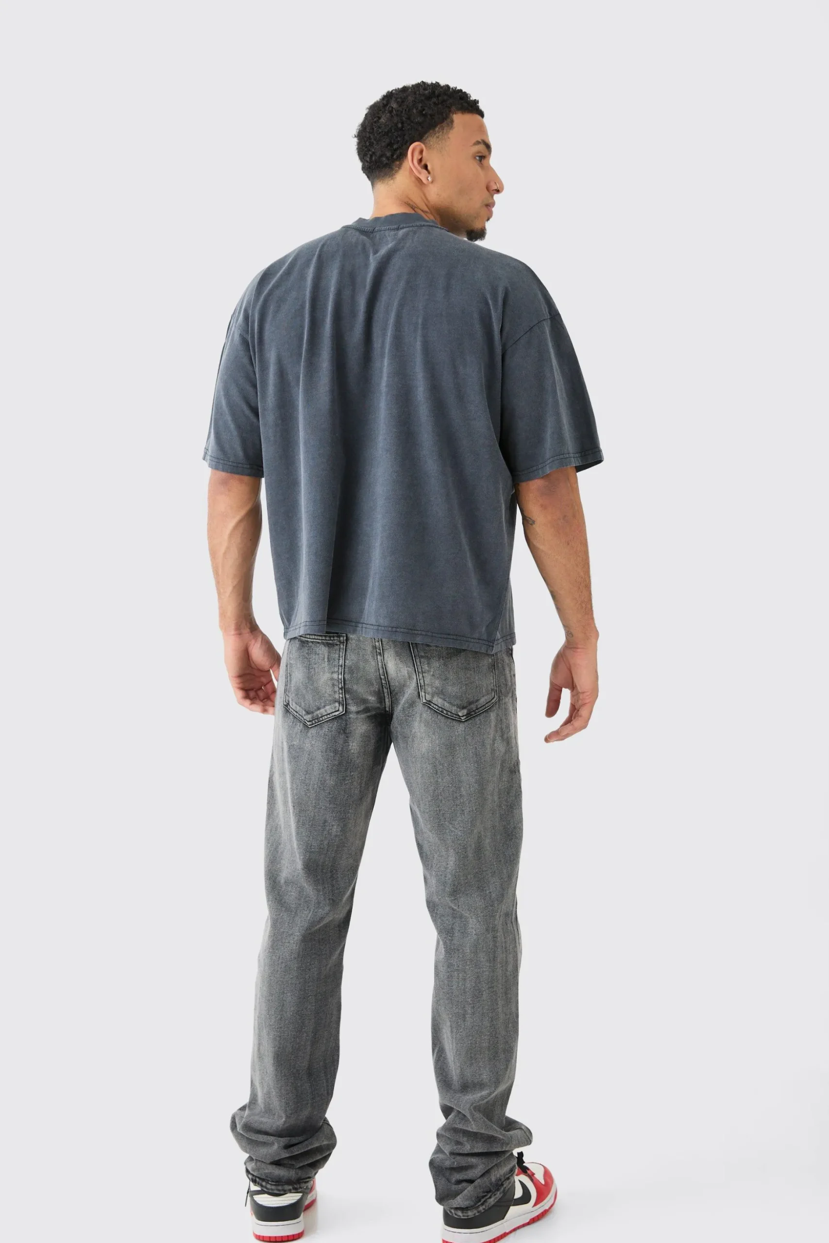 Oversized Boxy Acid Wash Heavyweight T-shirt | BoohooMAN UK