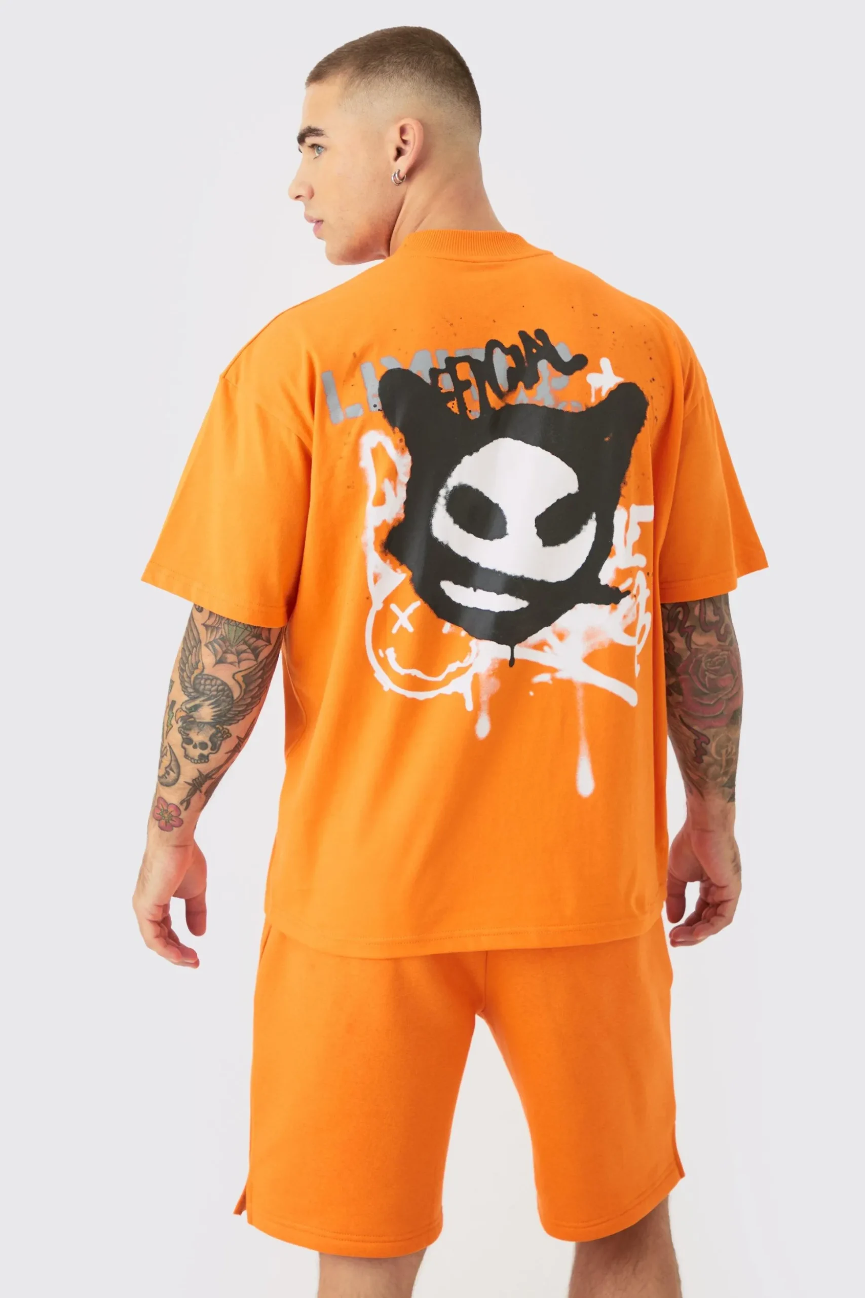 Oversized Extended Neck Graffiti T-shirt And Short Set | BoohooMAN UK