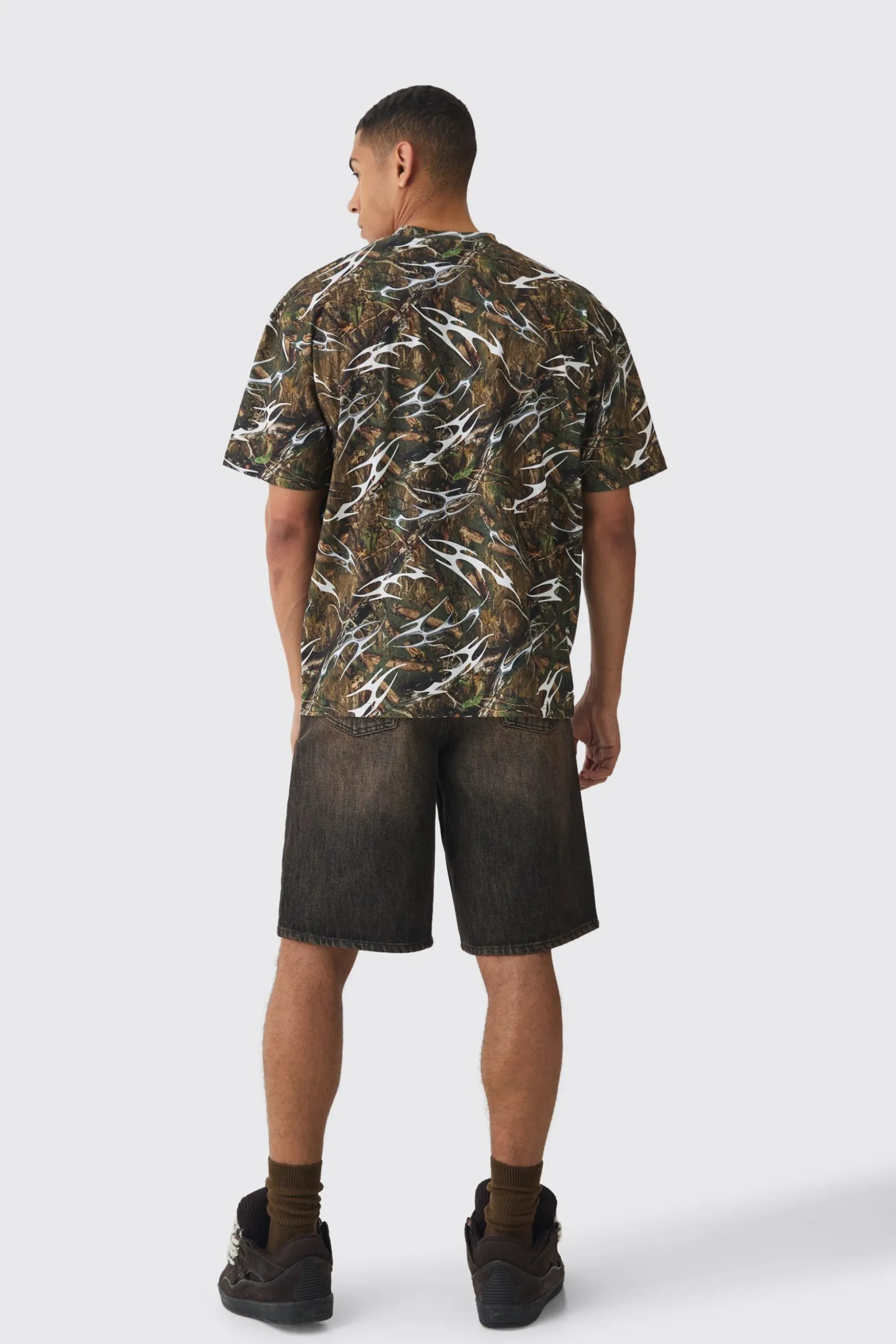 Oversized Extended Neck Printed T-shirt | BoohooMAN UK