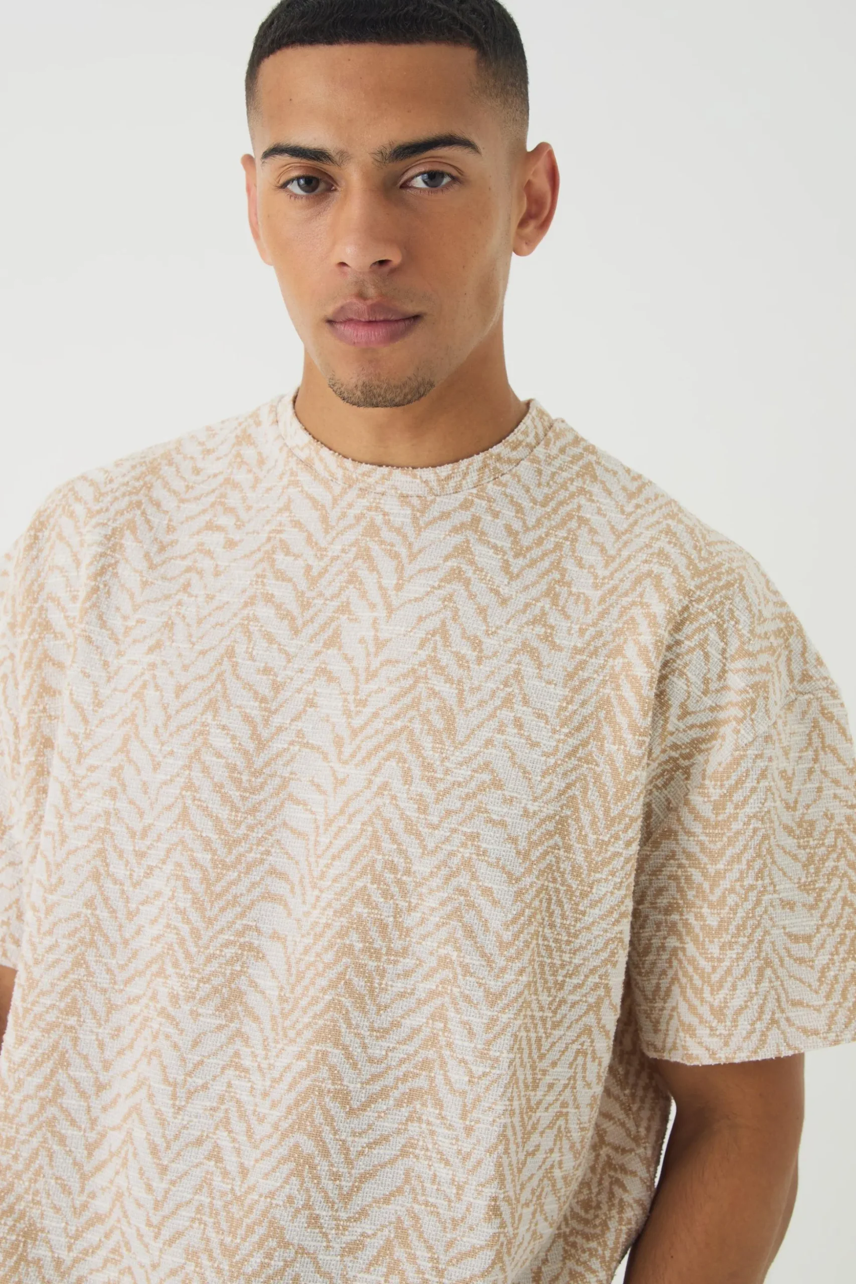 Oversized Herringbone Jacquard T-shirt | BoohooMAN UK