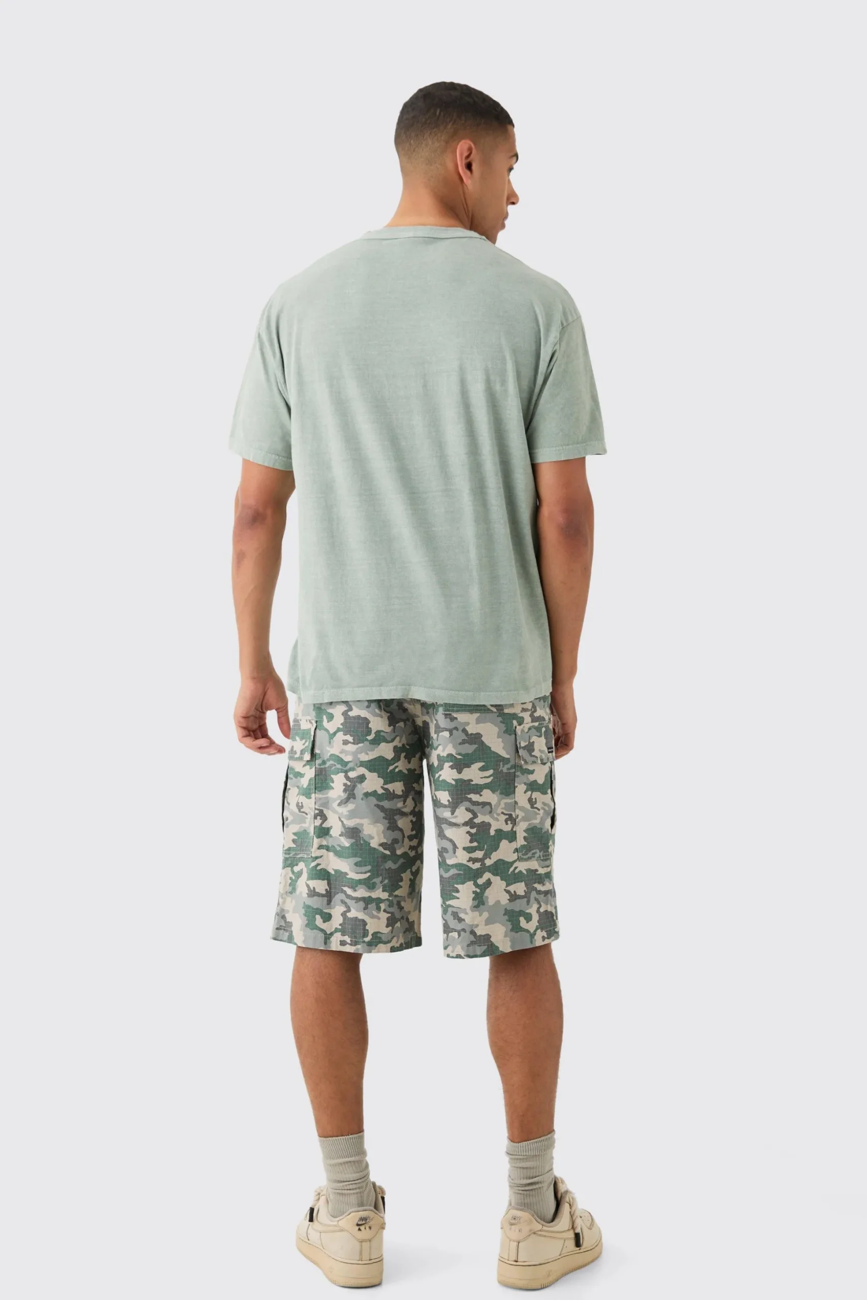 Oversized Washed Skeleton Astronaut Graphic T-shirt | BoohooMAN UK