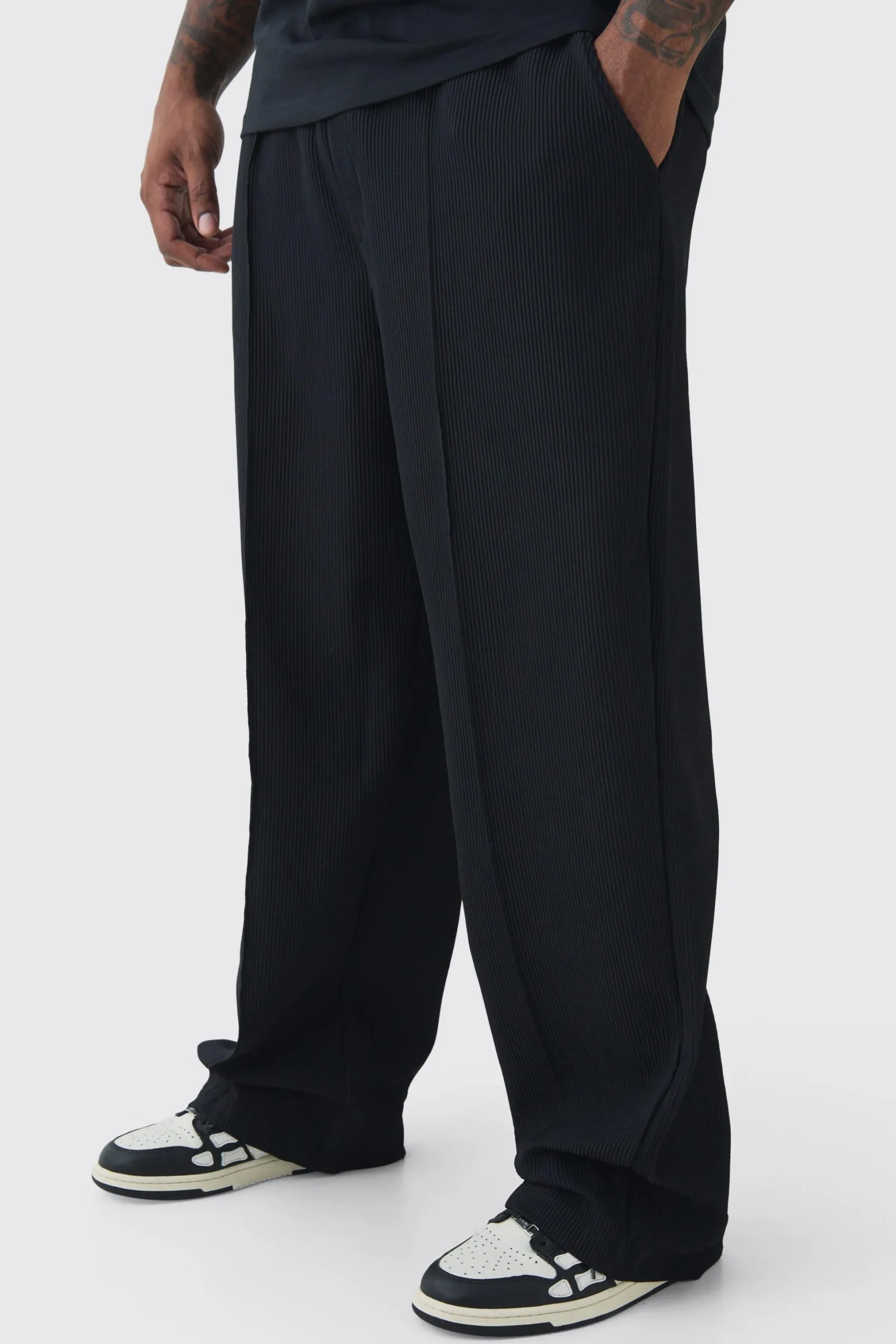 Plus Elastic Waist Relaxed Fit Pleated Trouser | BoohooMAN UK