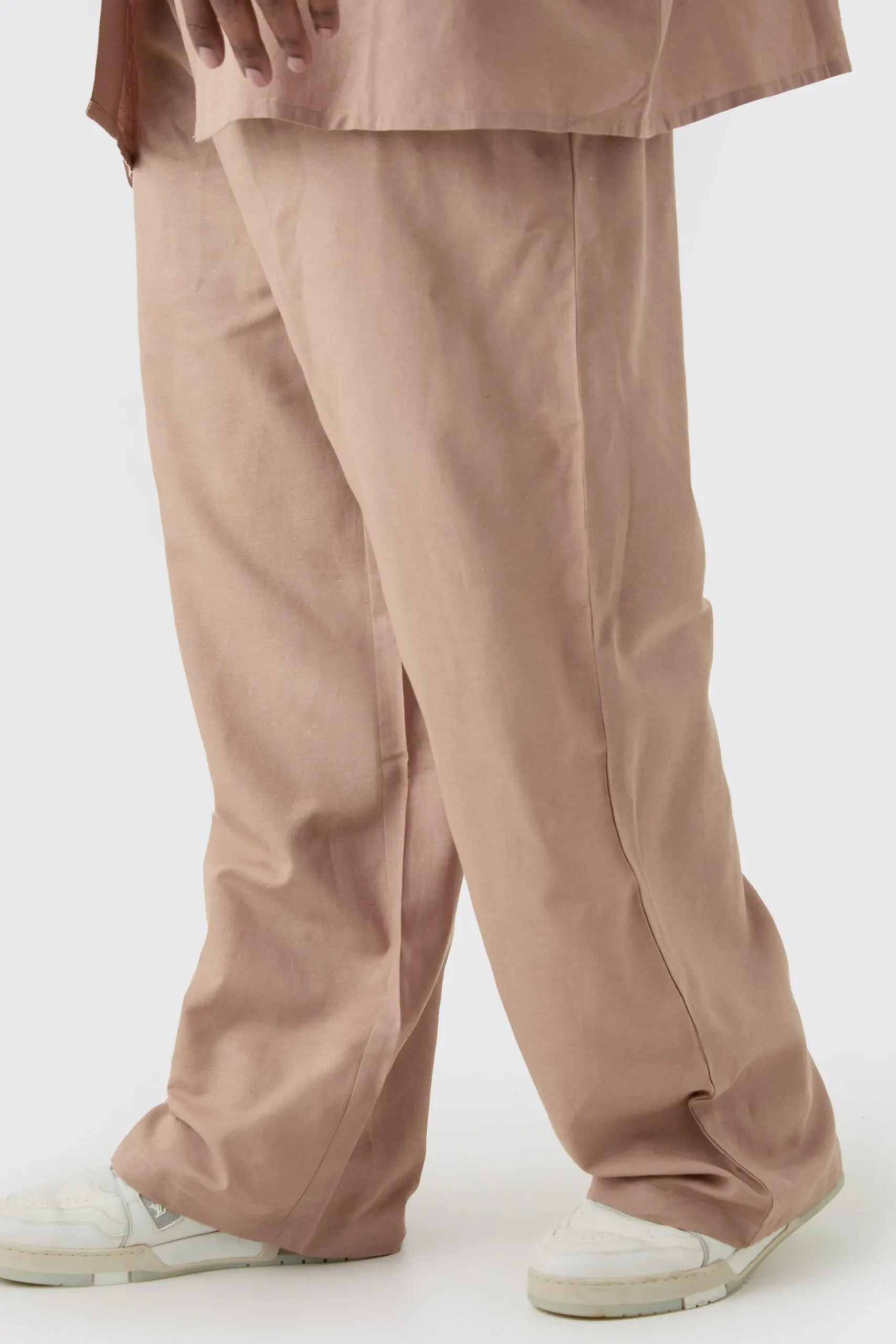 Plus Elasticated Waist Relaxed Linen Trouser In Taupe | BoohooMAN UK