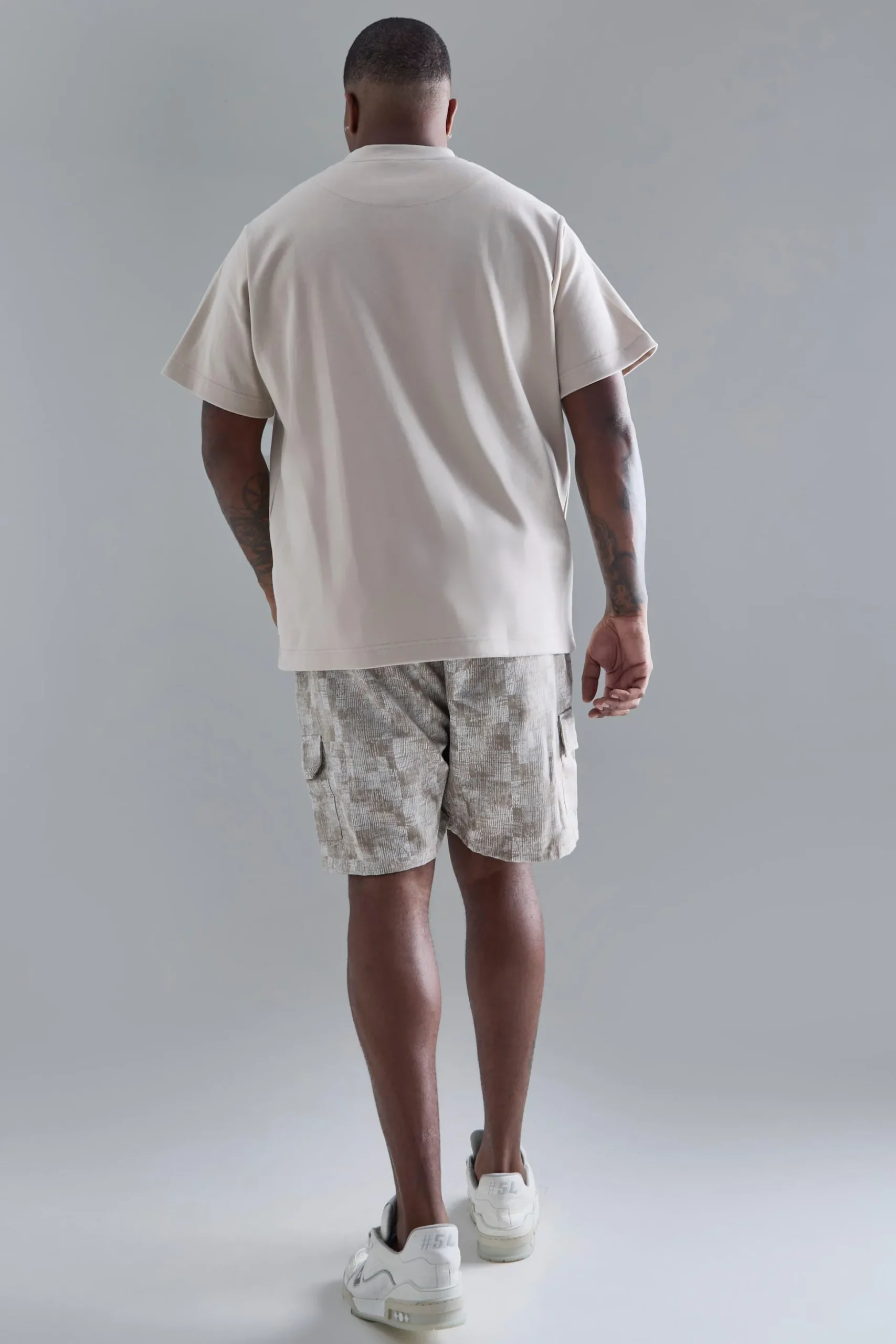 Plus Elasticated Waist Textured Cargo Short In Stone | BoohooMAN UK