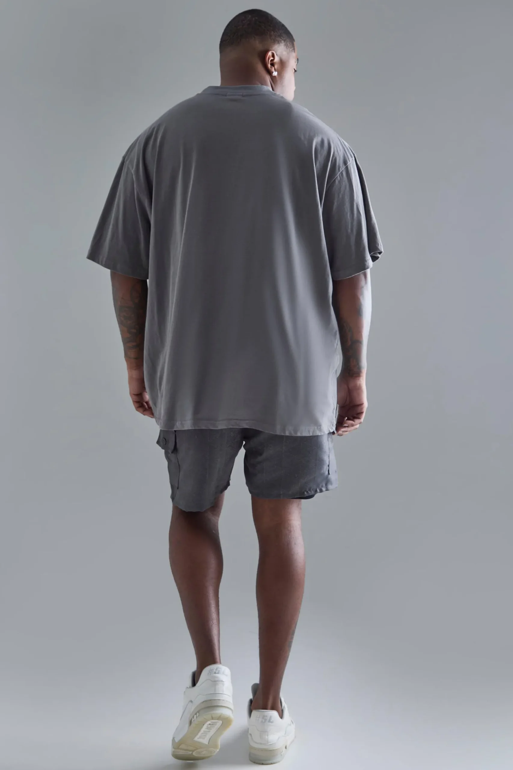 Plus Elasticated Waist Textured Cargo Short In Charcoal | BoohooMAN UK