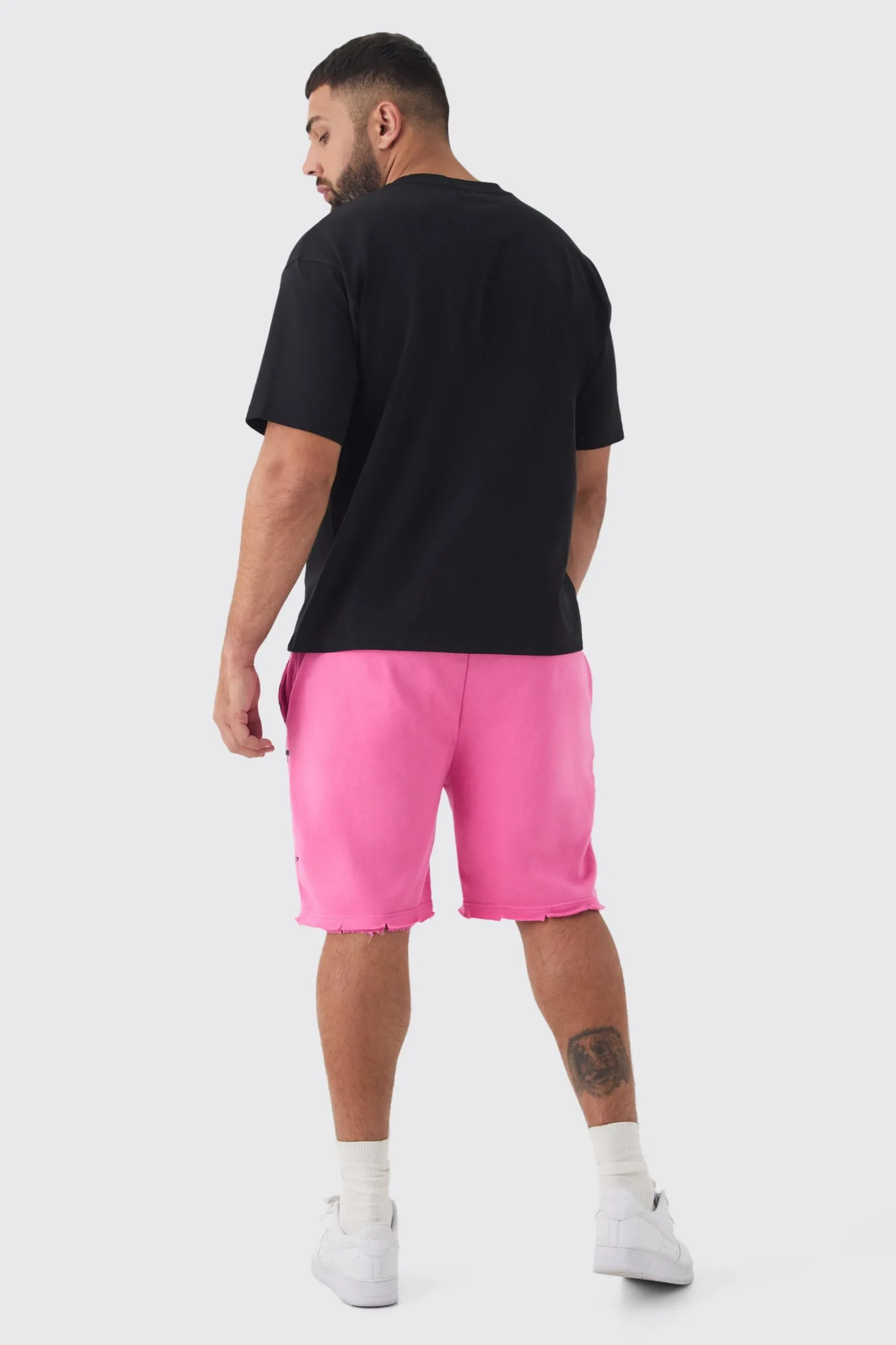 Plus Loose Fit Worldwide Graphic Distressed Shorts | BoohooMAN UK