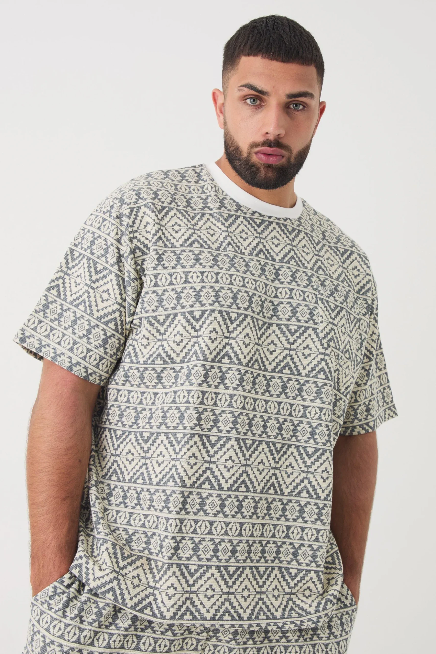 Plus Oversized Jacquard Abstract T-shirt | BoohooMAN UK