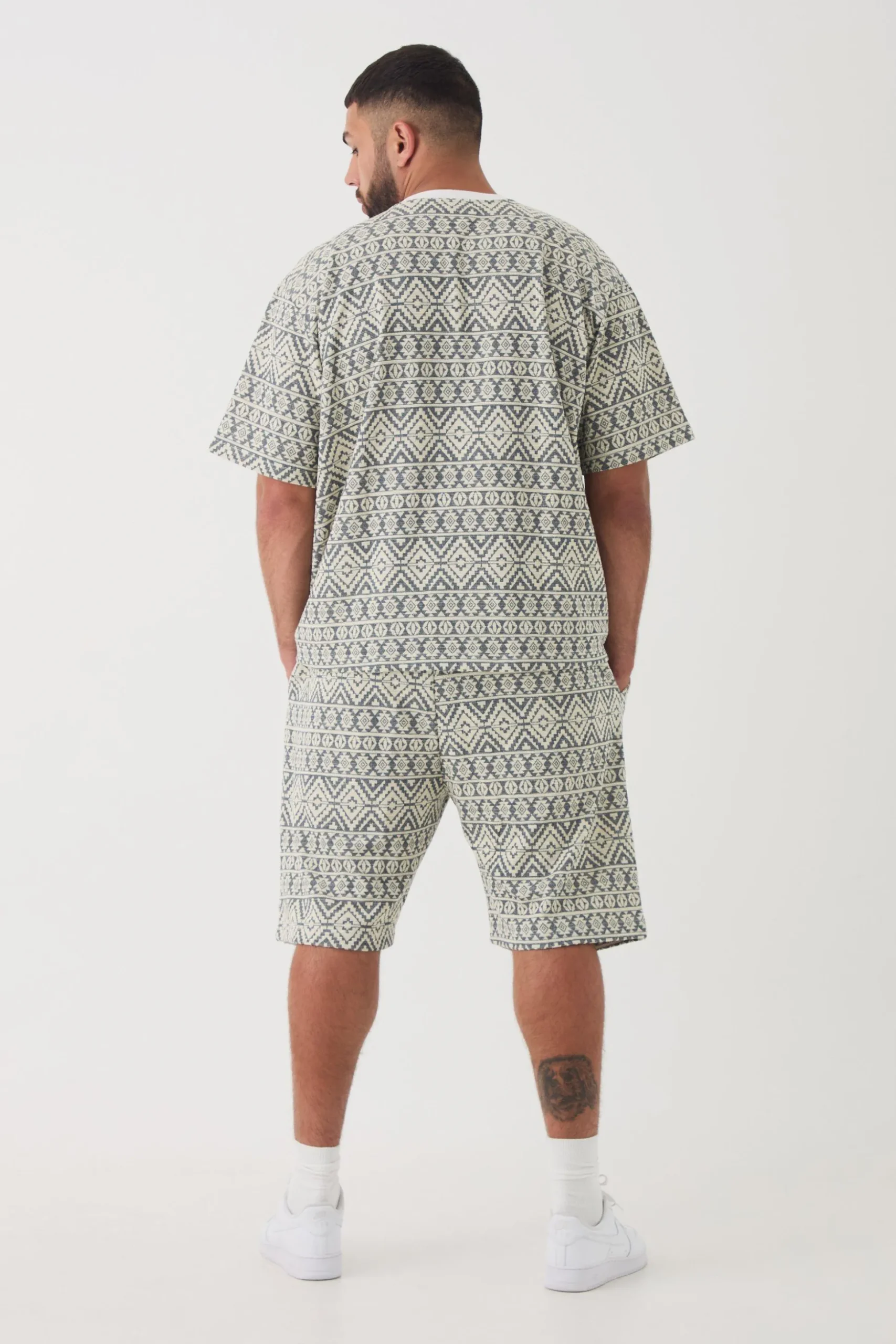 Plus Oversized Jacquard Abstract T-shirt | BoohooMAN UK