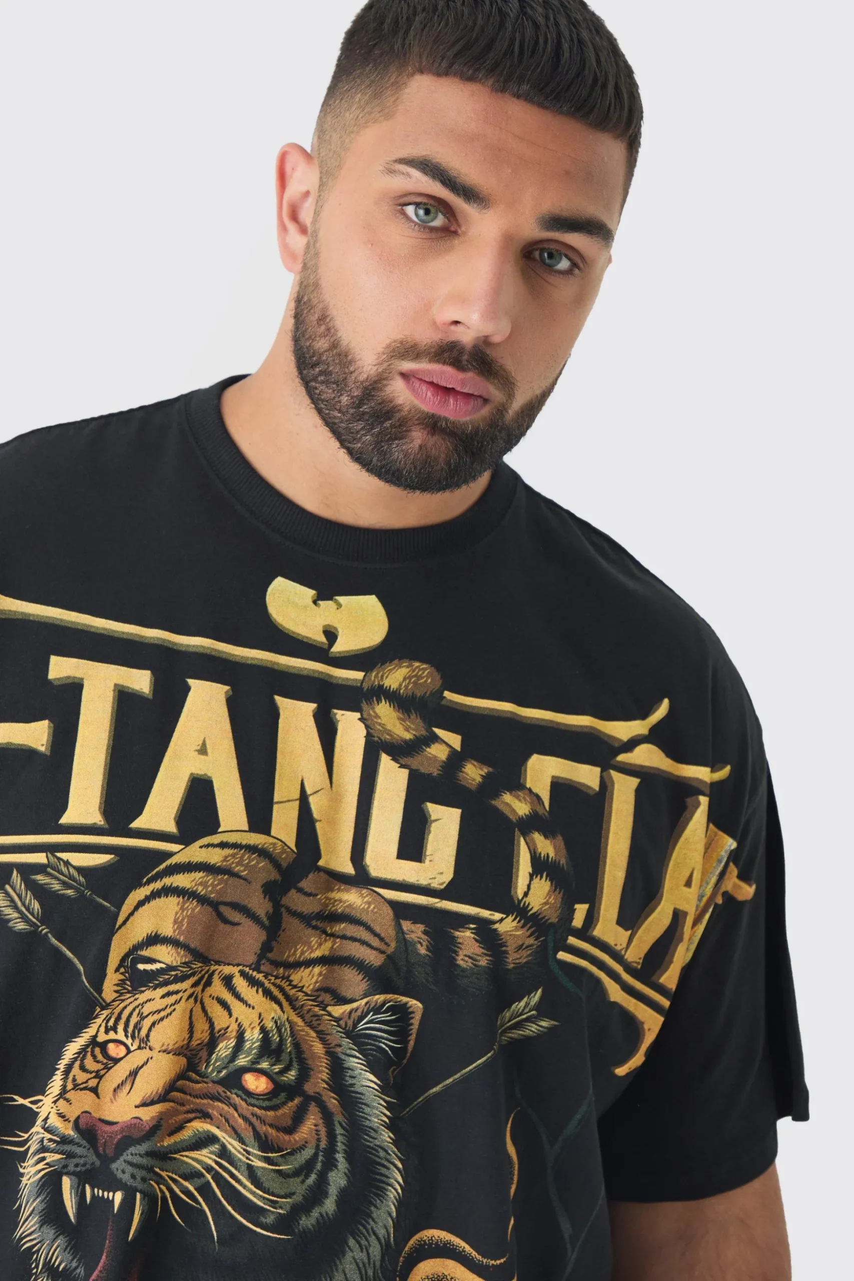 Plus Oversized Wu-Tang Over Seams License Print T-Shirt | BoohooMAN UK