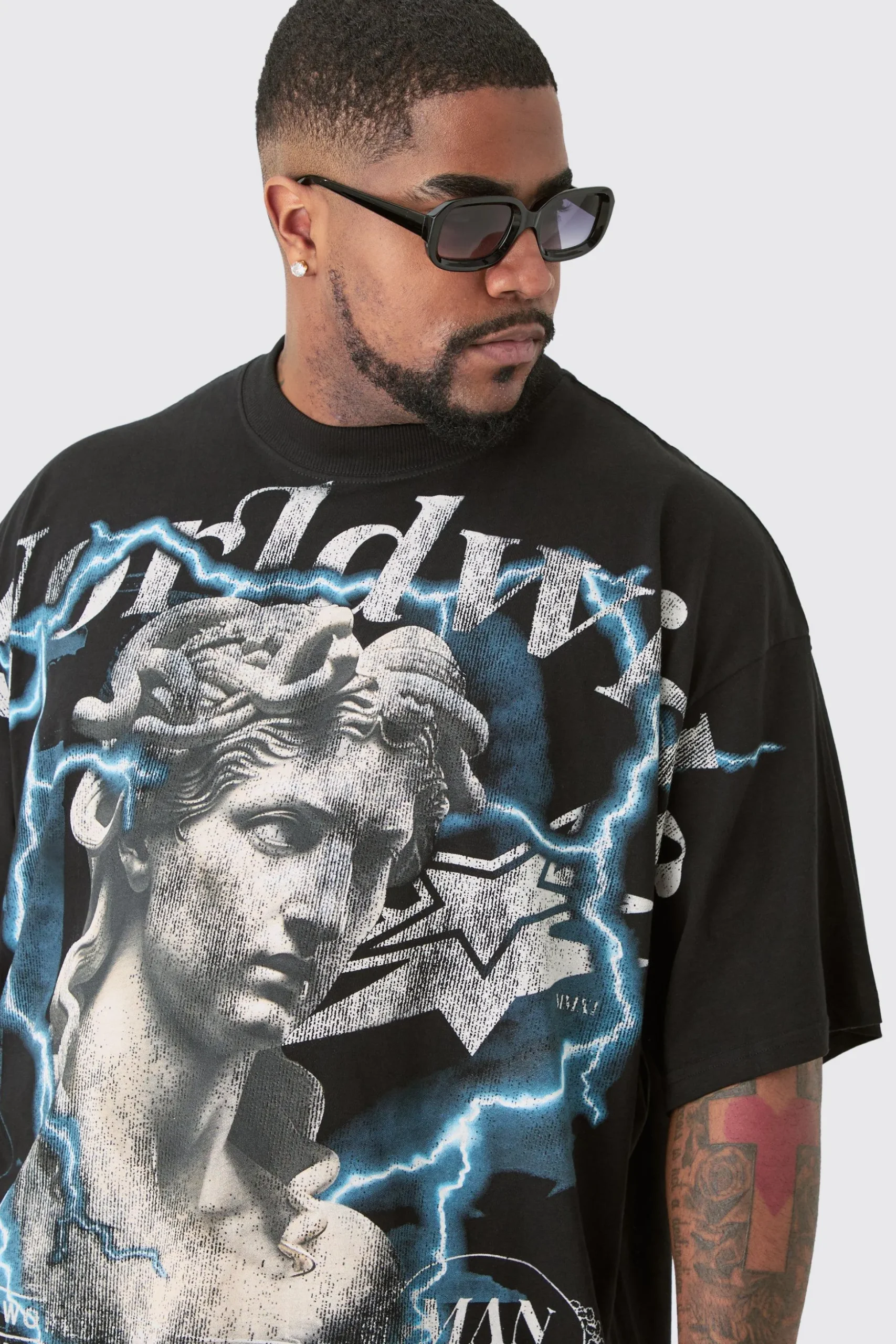 Plus Renaissance Worldwide Over The Seam Graphic T-shirt In Black | BoohooMAN UK