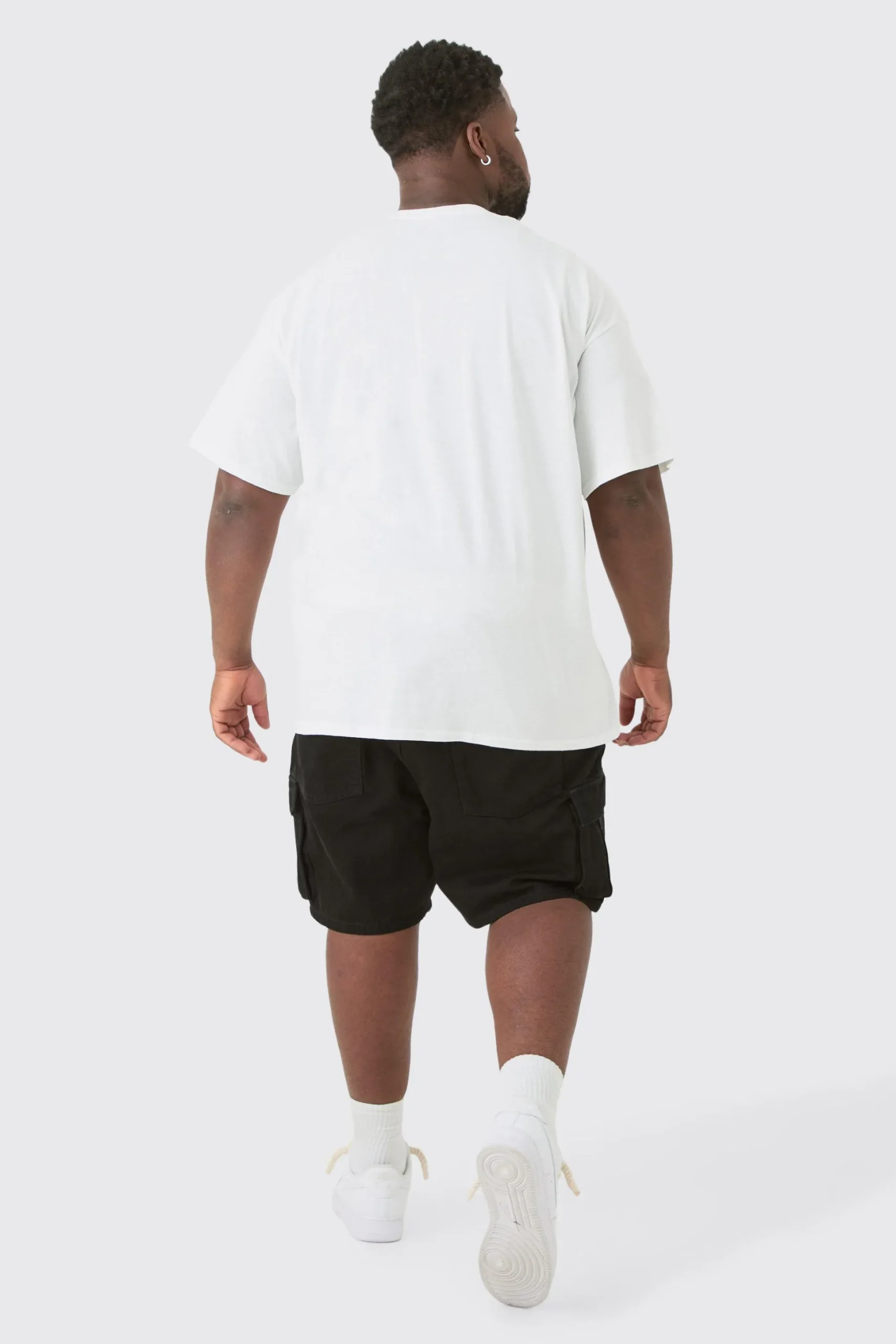 Plus Rigid Denim Relaxed Fit Cargo Shorts In Black | BoohooMAN UK