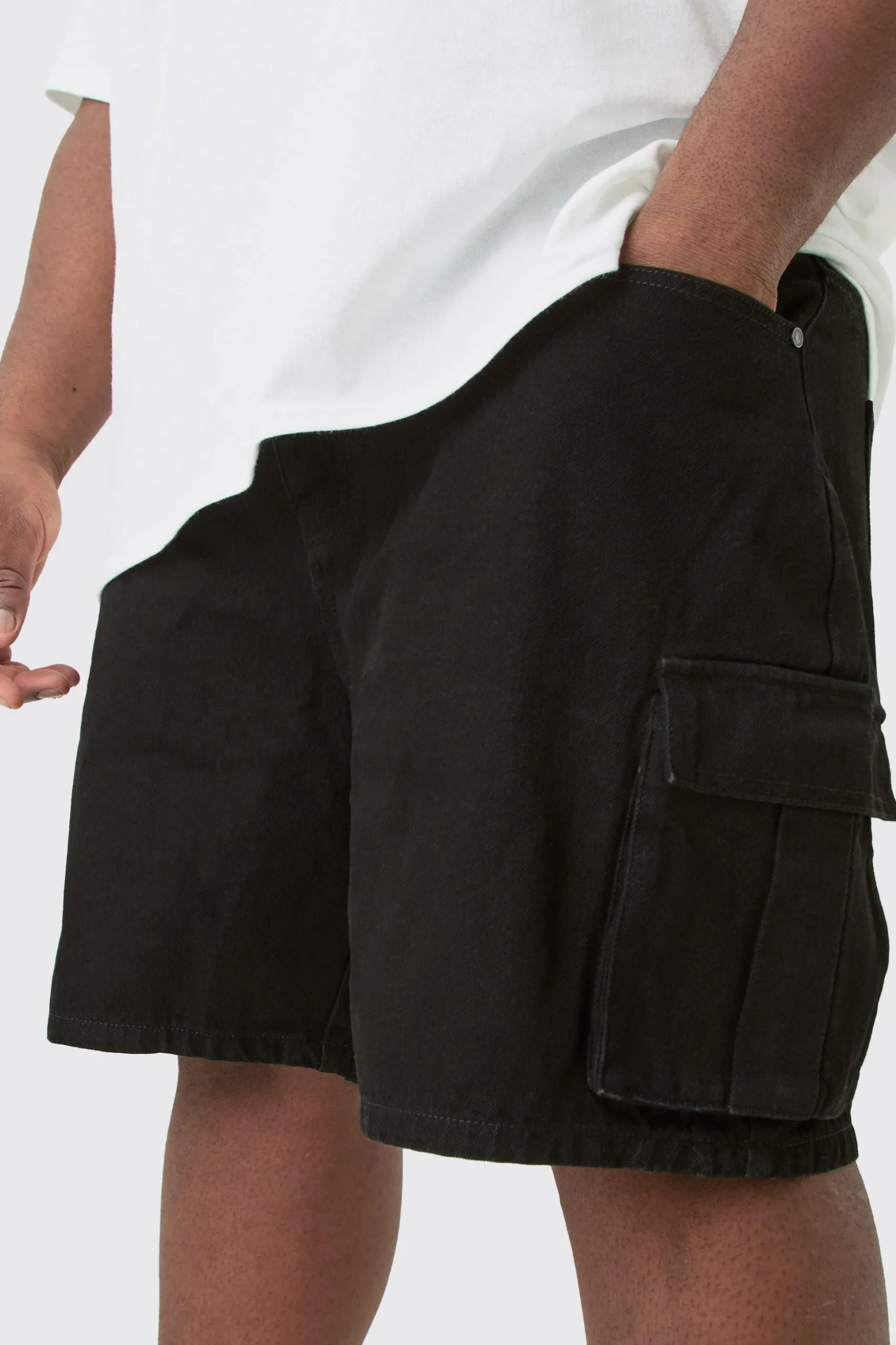 Plus Rigid Denim Relaxed Fit Cargo Shorts In Black | BoohooMAN UK