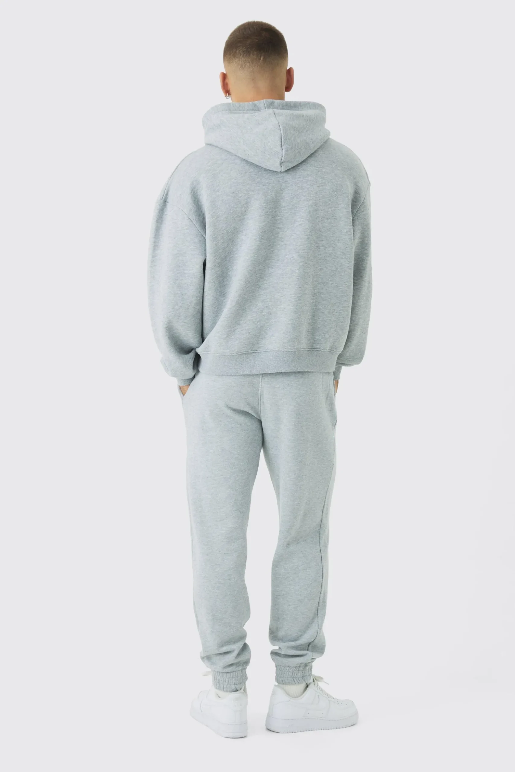 Regular Fit Basic Man Signature Jogger | BoohooMAN UK