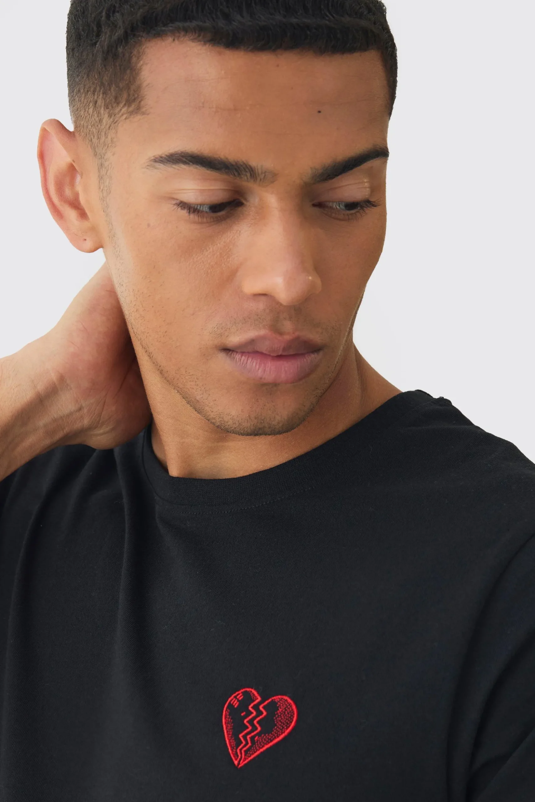 Regular Fit Broken Heart Embroidered T-shirt | BoohooMAN UK
