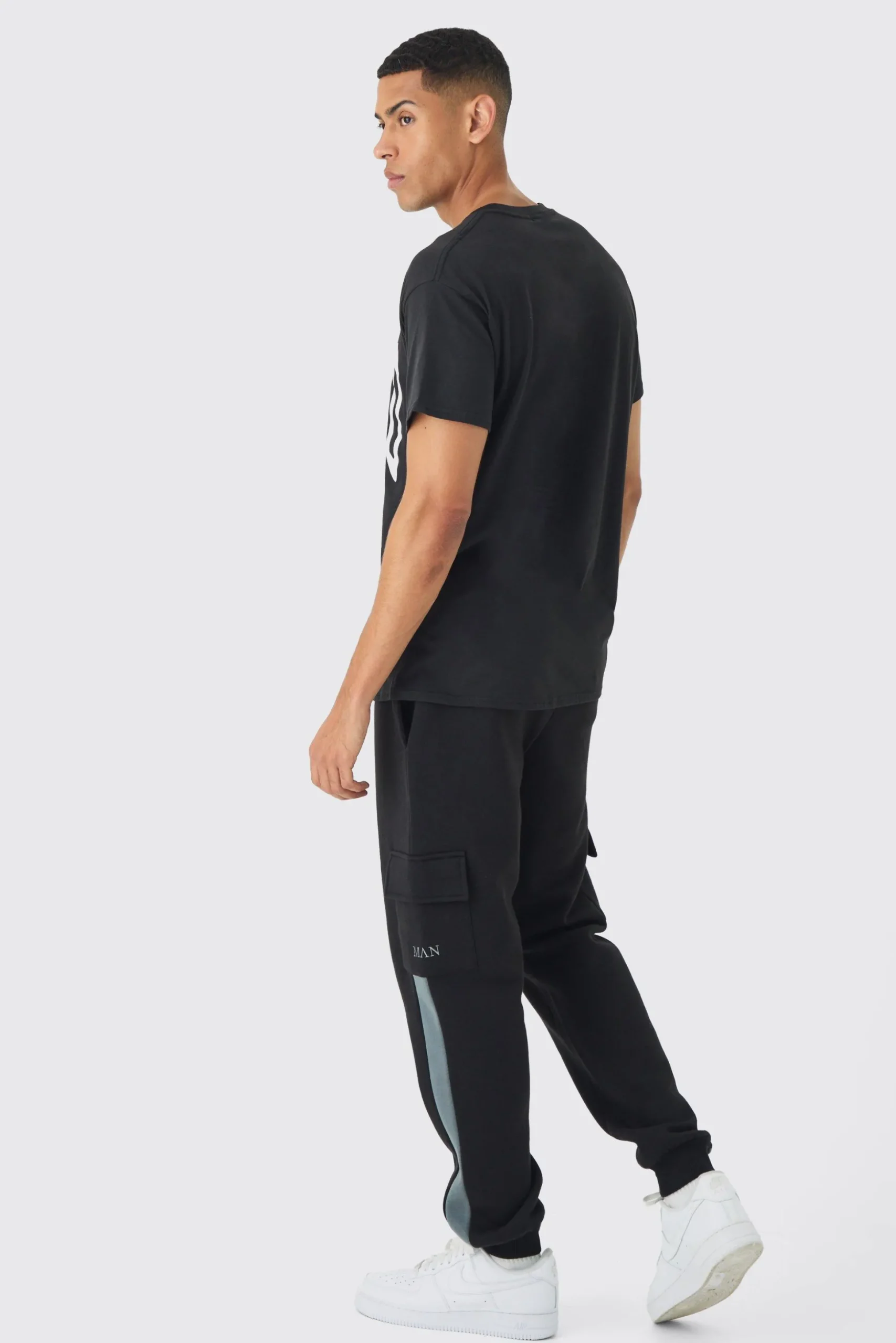 Regular Fit Chicago Varsity Graphic T-Shirt | BoohooMAN UK